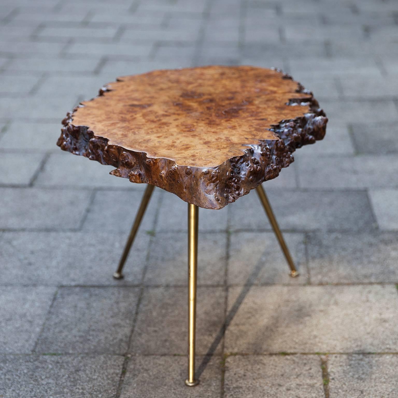 Nakachima Style Burl Wood Tripod Side Table In Excellent Condition In Munich, DE