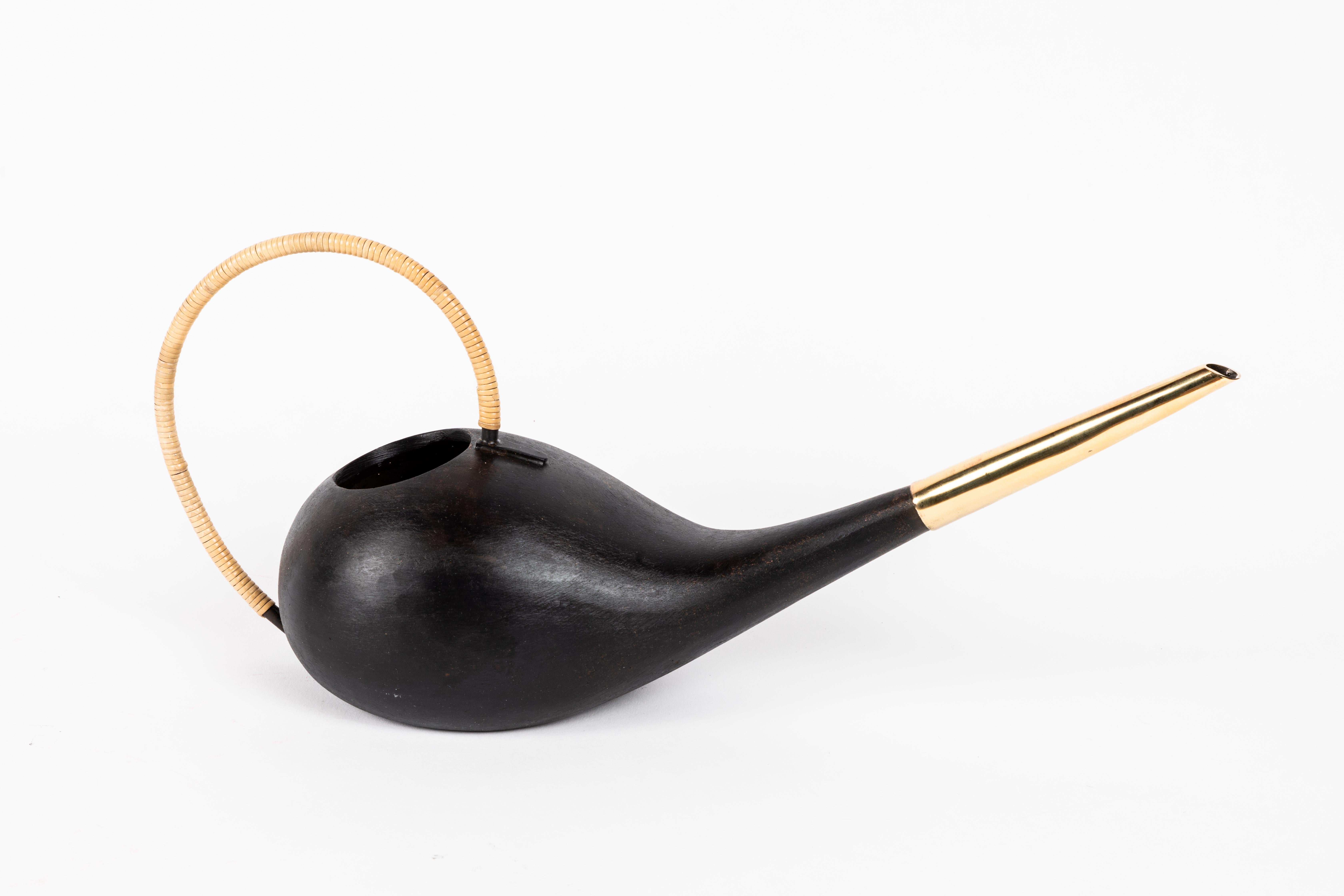 Carl Auböck #3632 Watering Can in Patinated Brass and Cane In New Condition For Sale In Glendale, CA