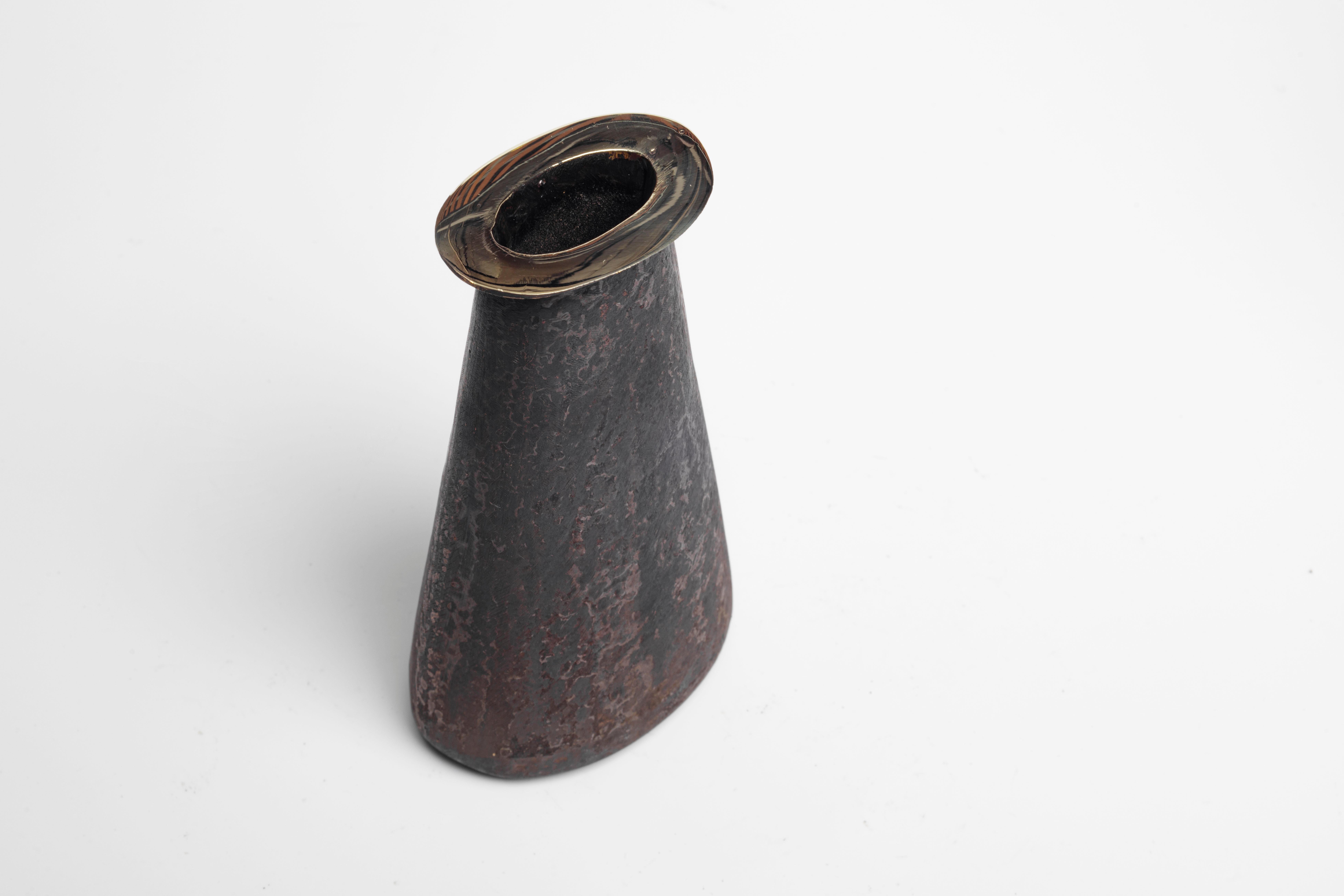 Carl Aubck #3975 „Kragen“-Vase, Österreich, 2022  (Gegossen) im Angebot