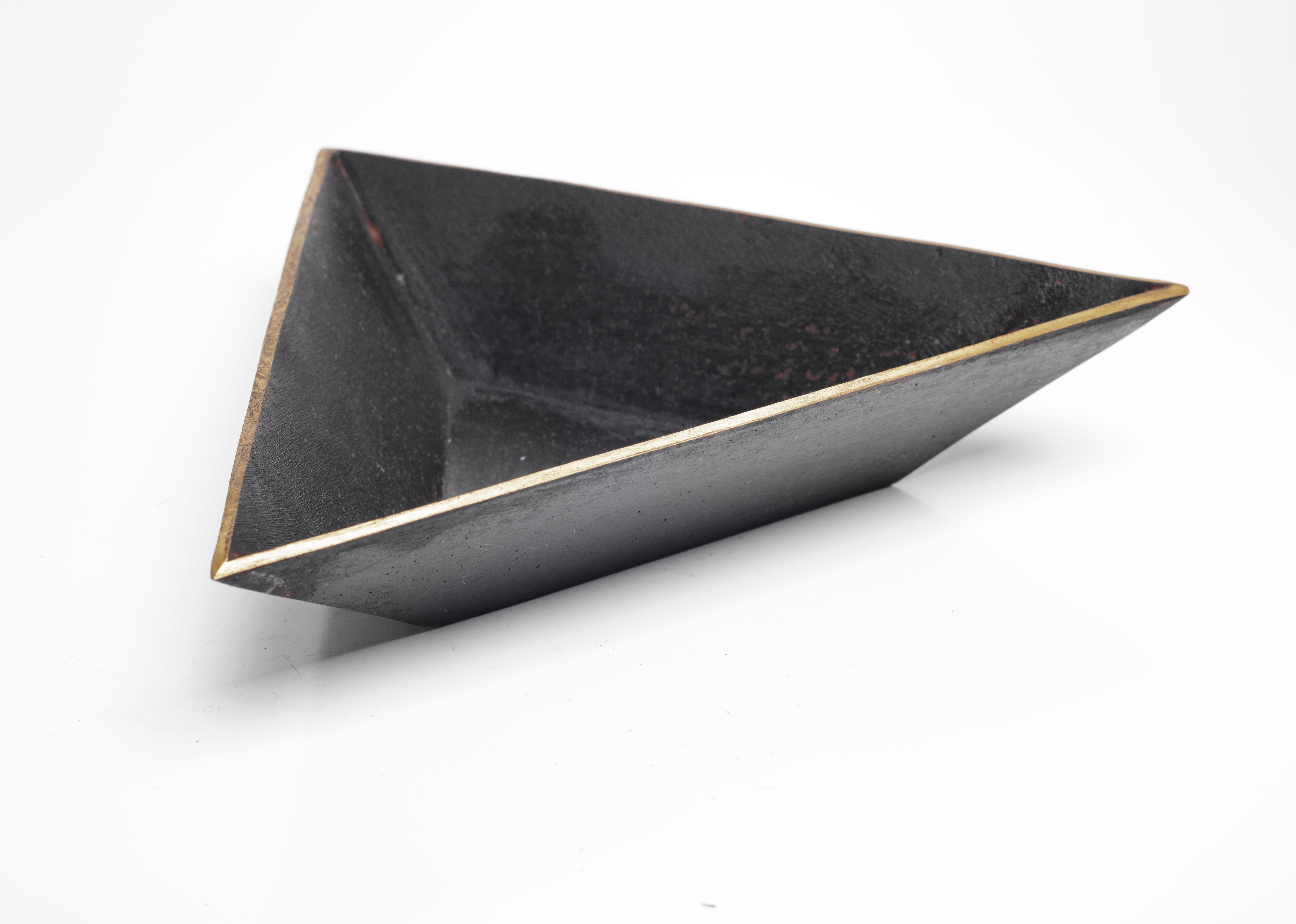 Moulage Cendrier « Triangle » de Carl Aubck n°4483, Autriche, 2022 en vente