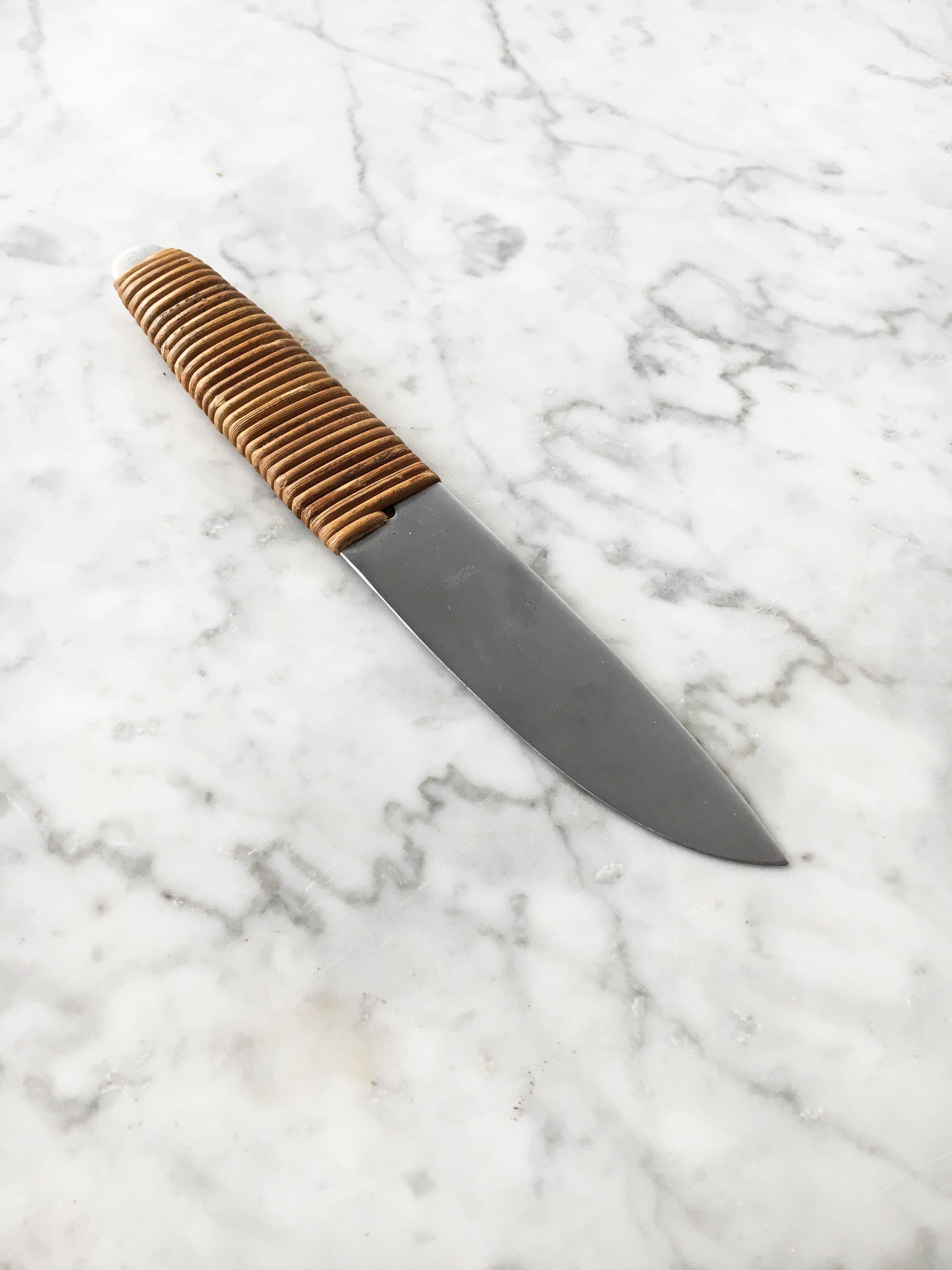 Carl Auböck II Letter Opener Knife Cane Wrapped Model '4828', Austria 1950s.  Beautifully sculpted steel letter opener in the shape of a knife with fine rattan weaving with lovely patina. Signed: AUBÖCK AUSTRIA