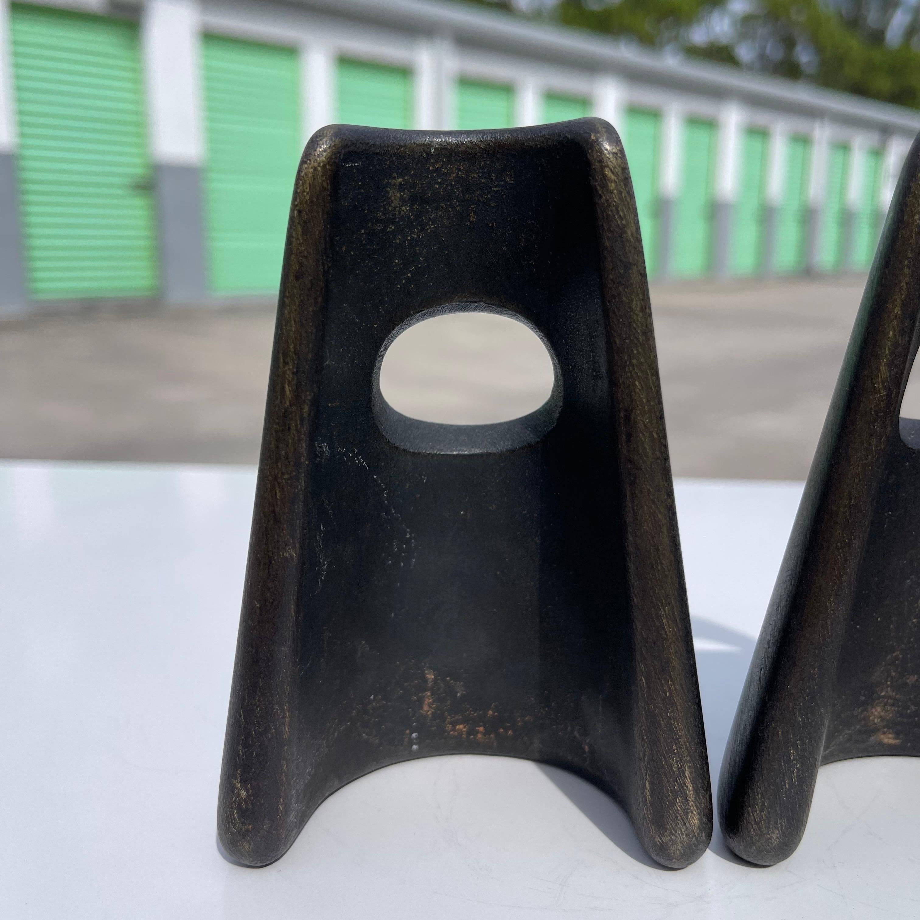 Austriaco Carl Aubock 4843 Fermalibri modernista in bronzo patinato in vendita