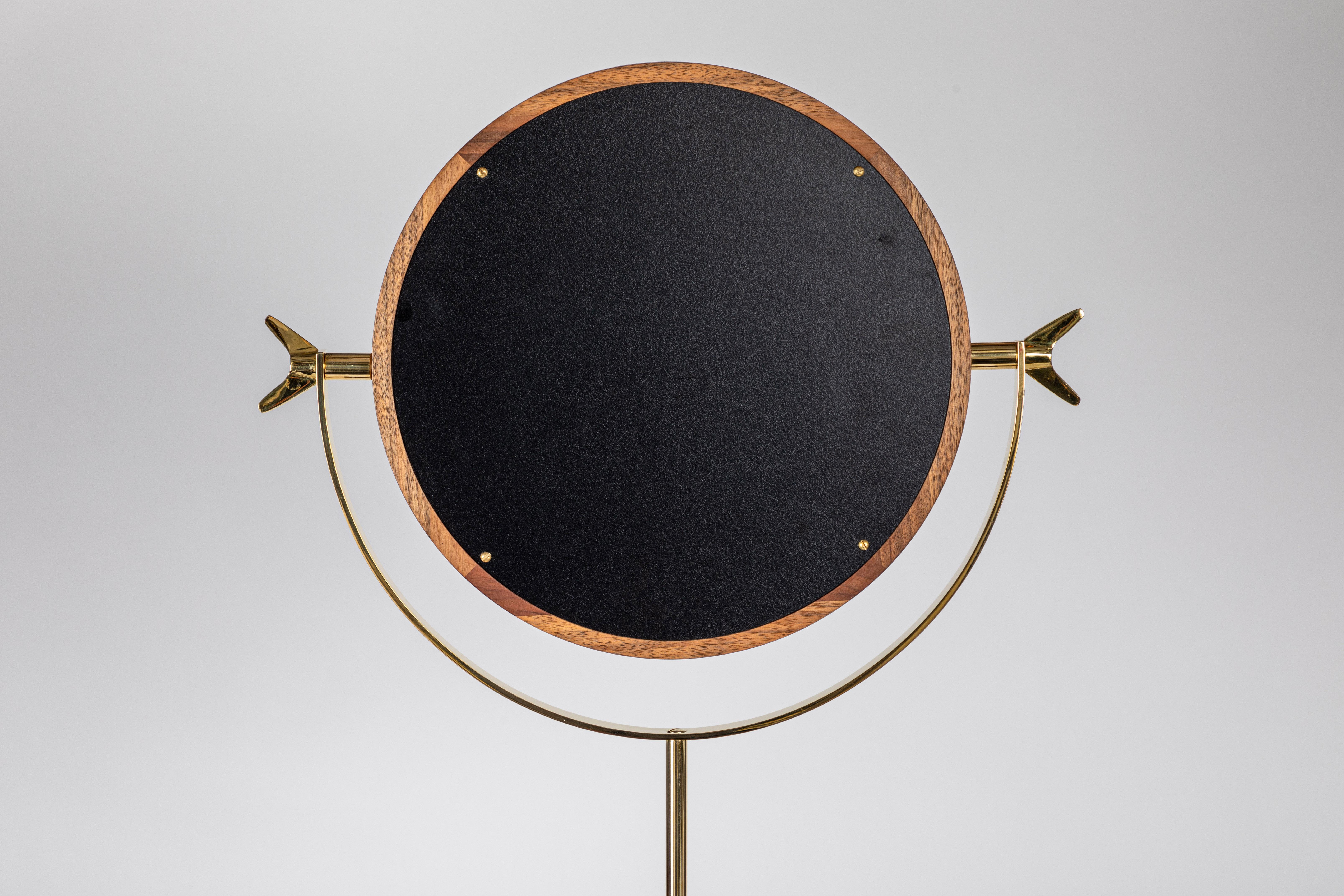 Grand miroir de sol Carl Auböck #4959 en laiton et noyer en vente 9