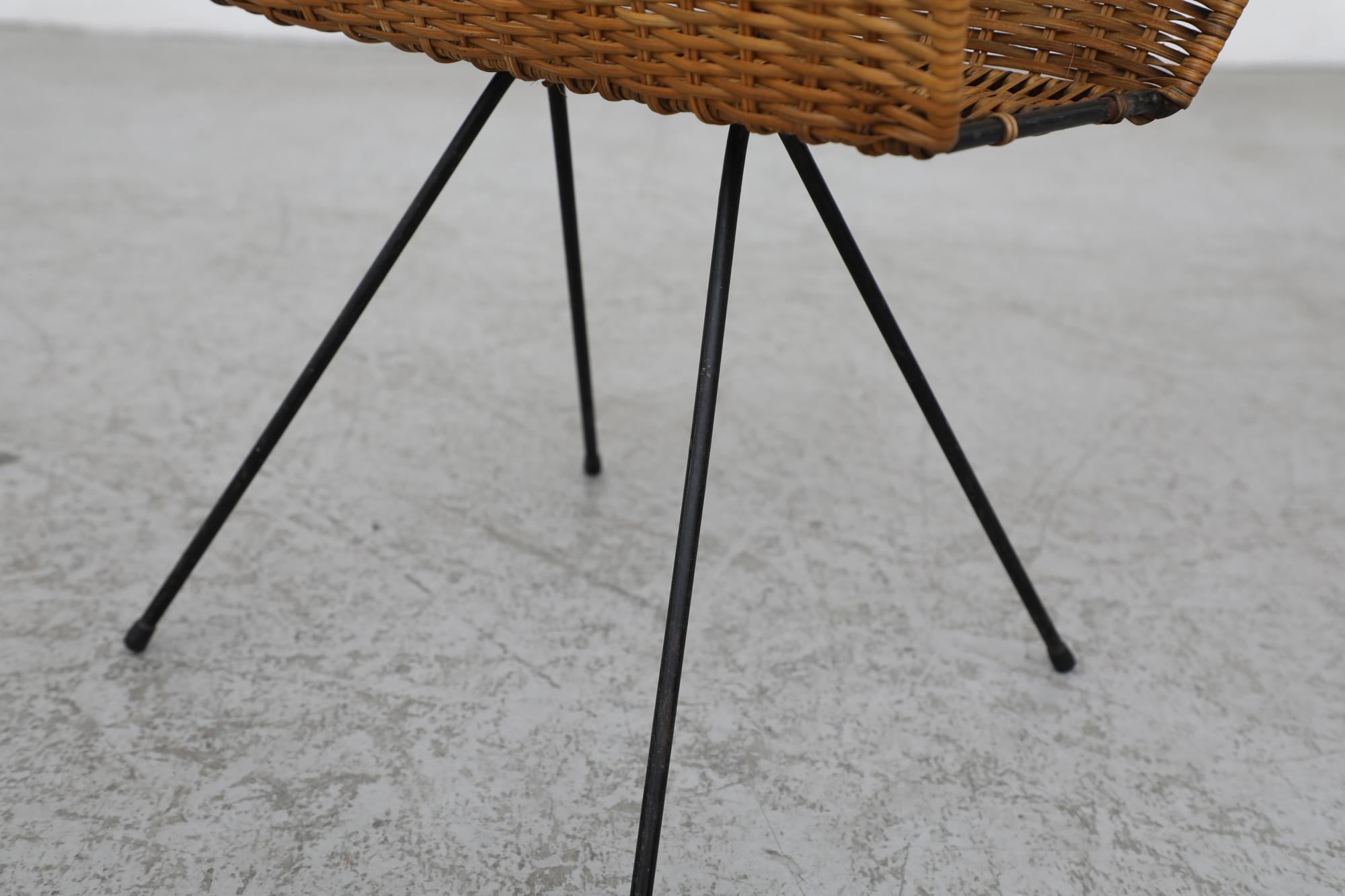 Carl Aubock & Jean Royère Inspired Rattan Magazine Stand w/ Black Legs & Handle For Sale 4