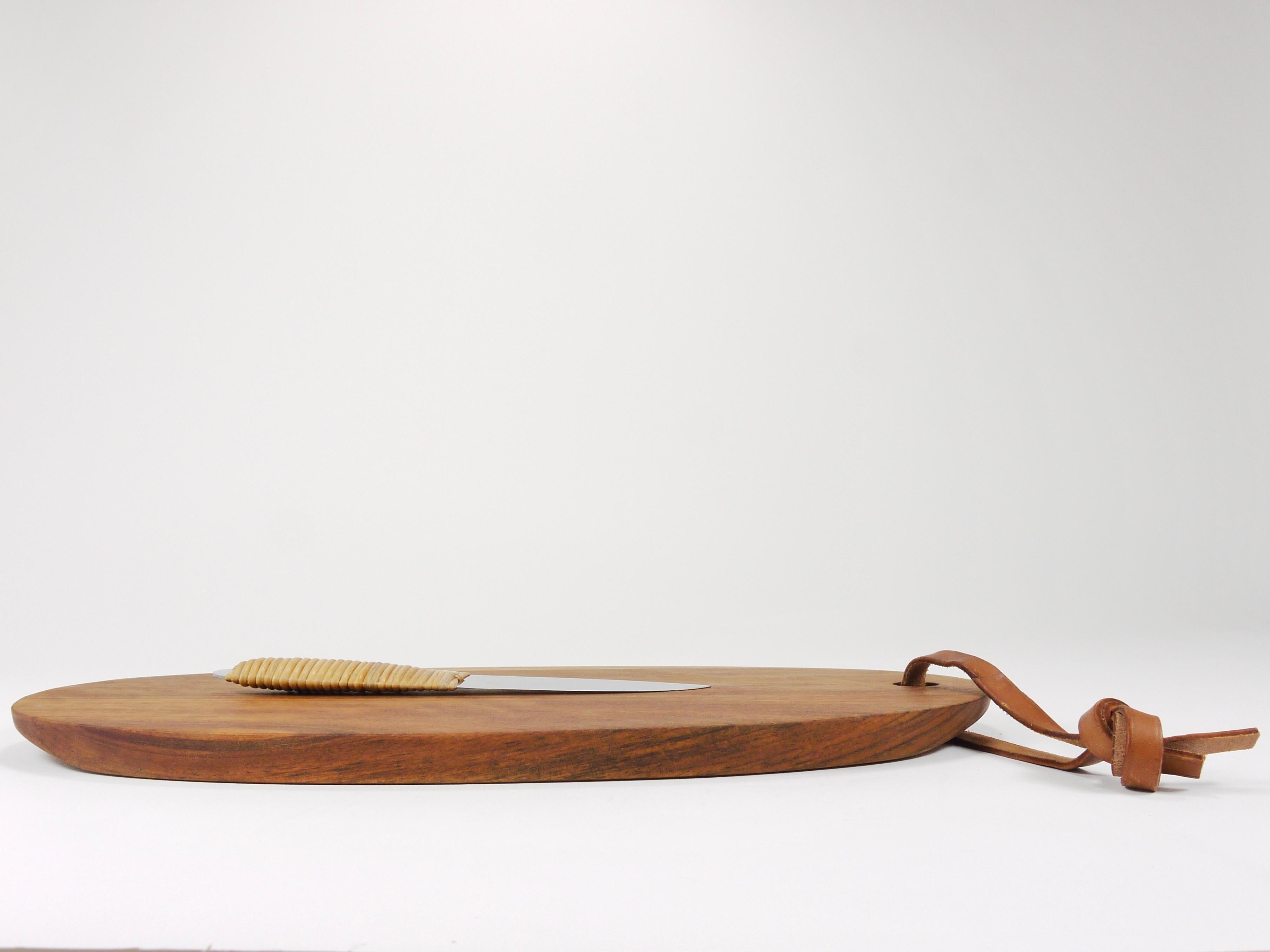 20th Century Carl Aubock Big Cutting Board with Amboss Knife, Wicker Handle, Walnut, Leather For Sale