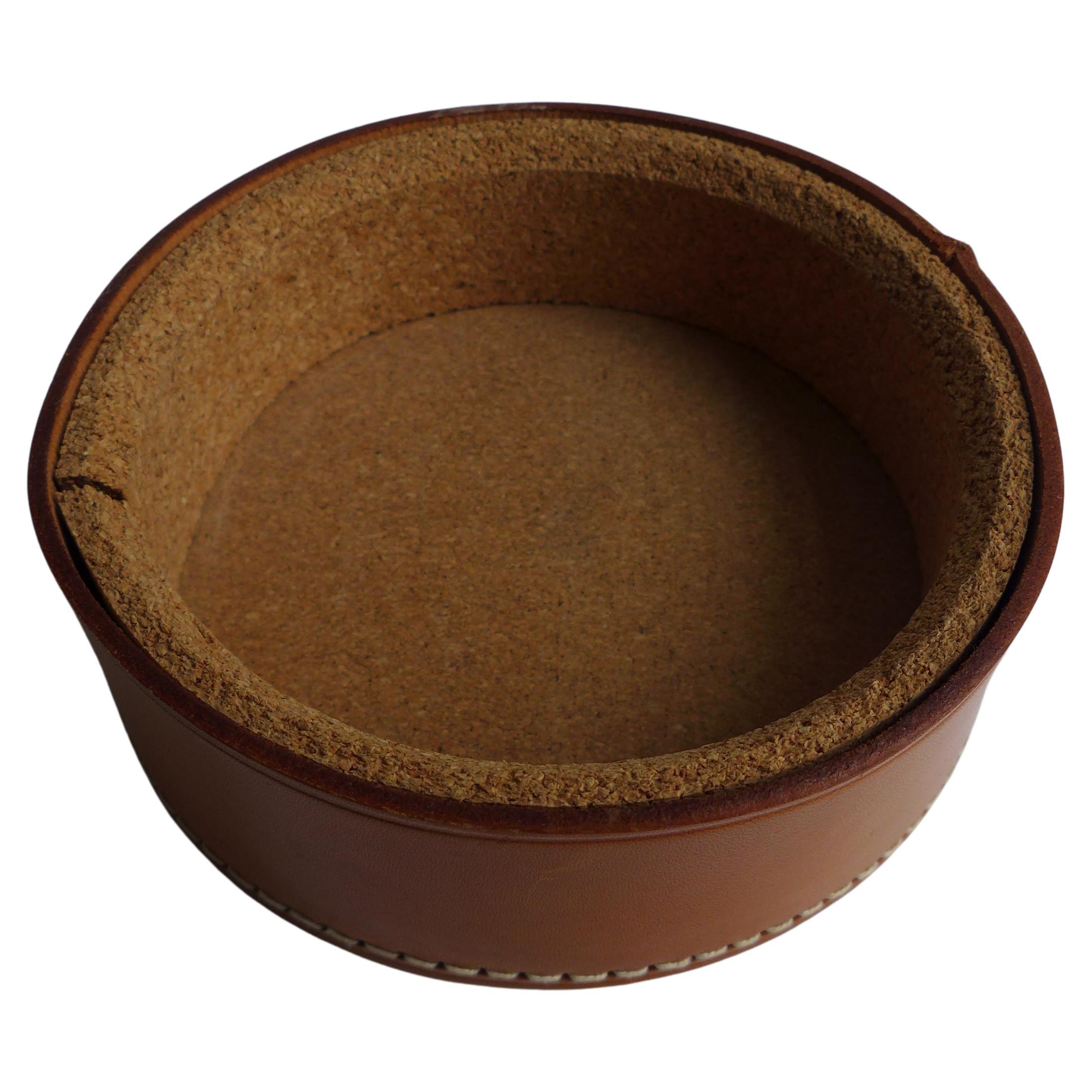 Carl Auböck Sous-verre à bouteille en liège et cuir, Vienne, vers 1940 en vente