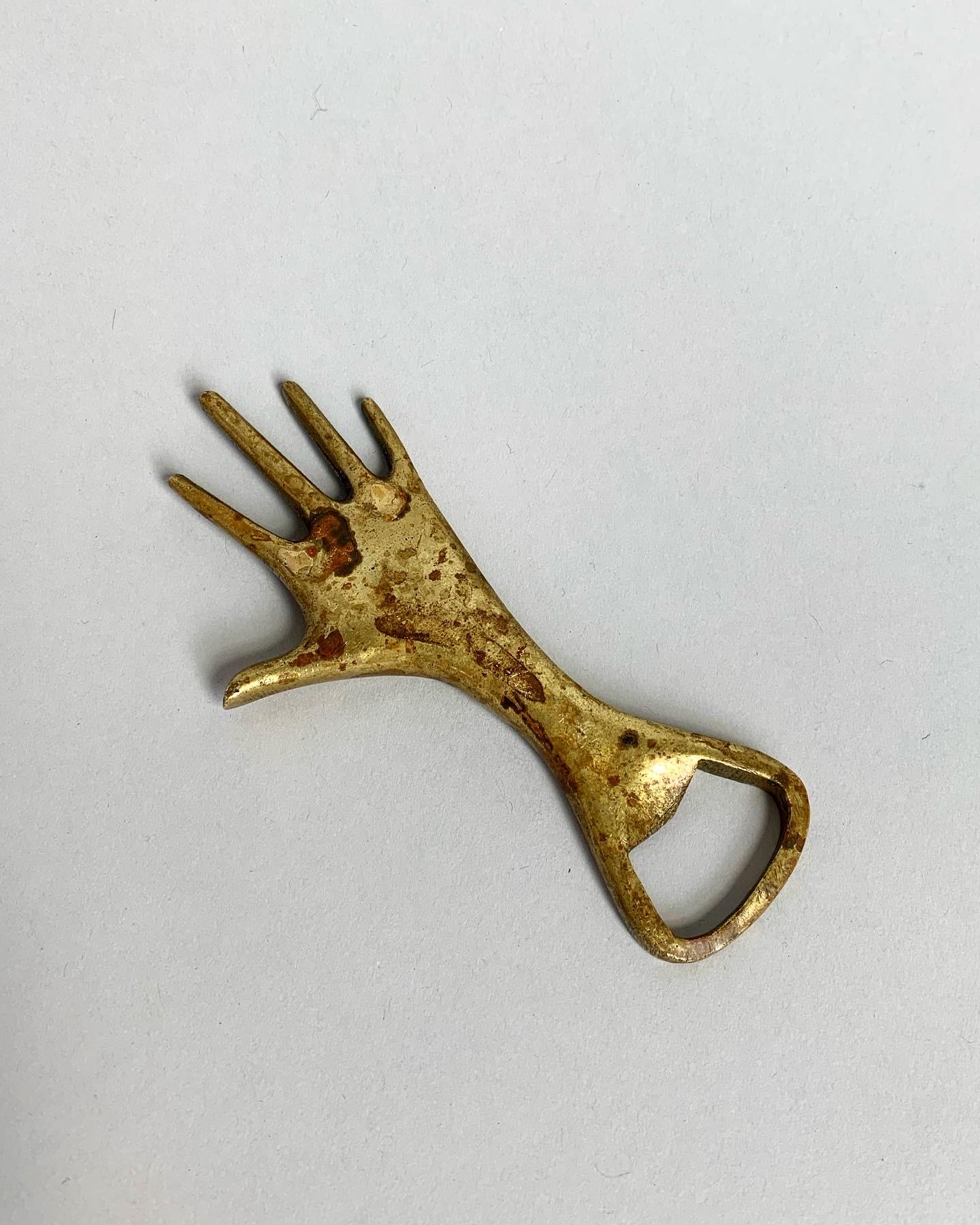Hand bottle opener No. 4224 designed by Carl Auböck in 1949, hand-crafted by the Auböck workshop in Vienna.

Made of solid brass with a strong patina, can be polished upon request.

Length: 12 cm
Width: 5 cm

