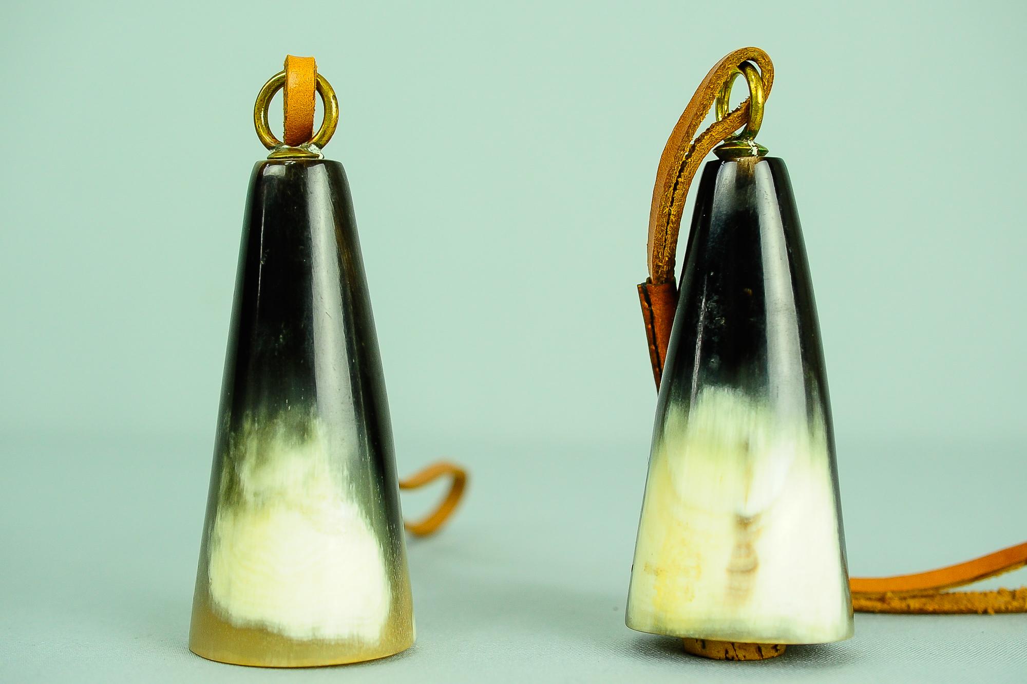 Carl Auböck Bottle Stopper, Horn, Leather, Austria, 1950s In Good Condition For Sale In Wien, AT