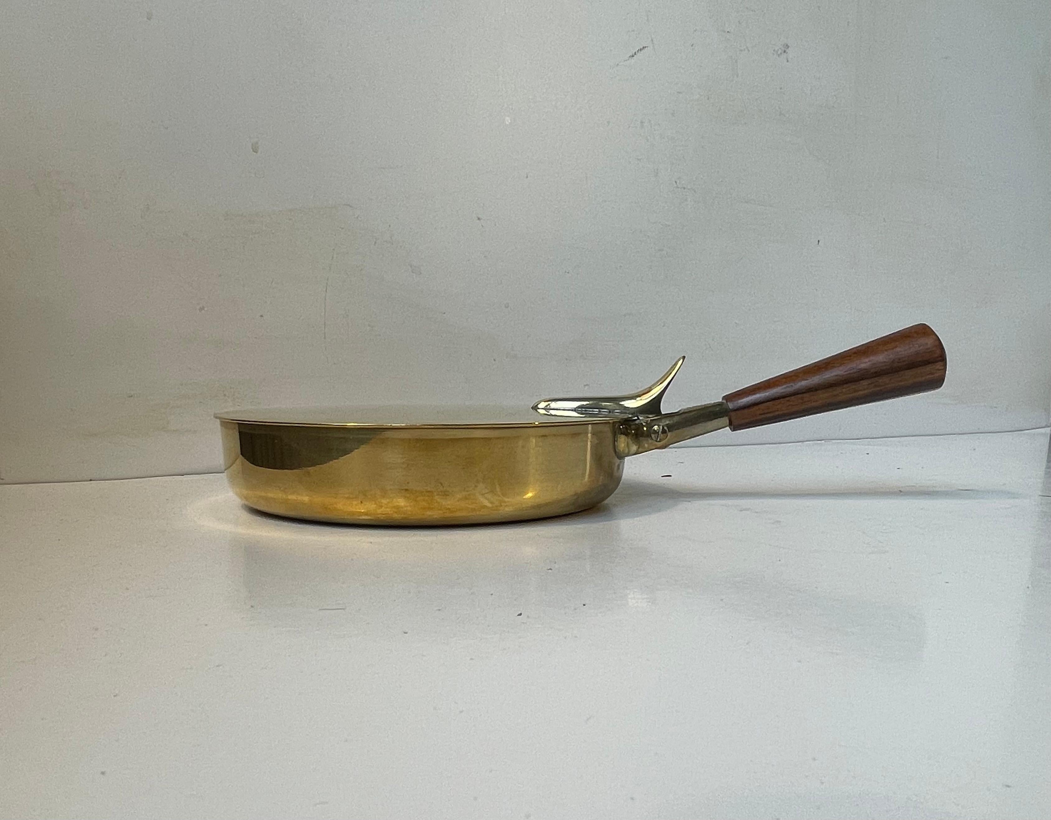 Carl Auböck Butler-Aschenbecher aus Messing für Illums Bolighus, 1950er Jahre (Moderne der Mitte des Jahrhunderts) im Angebot