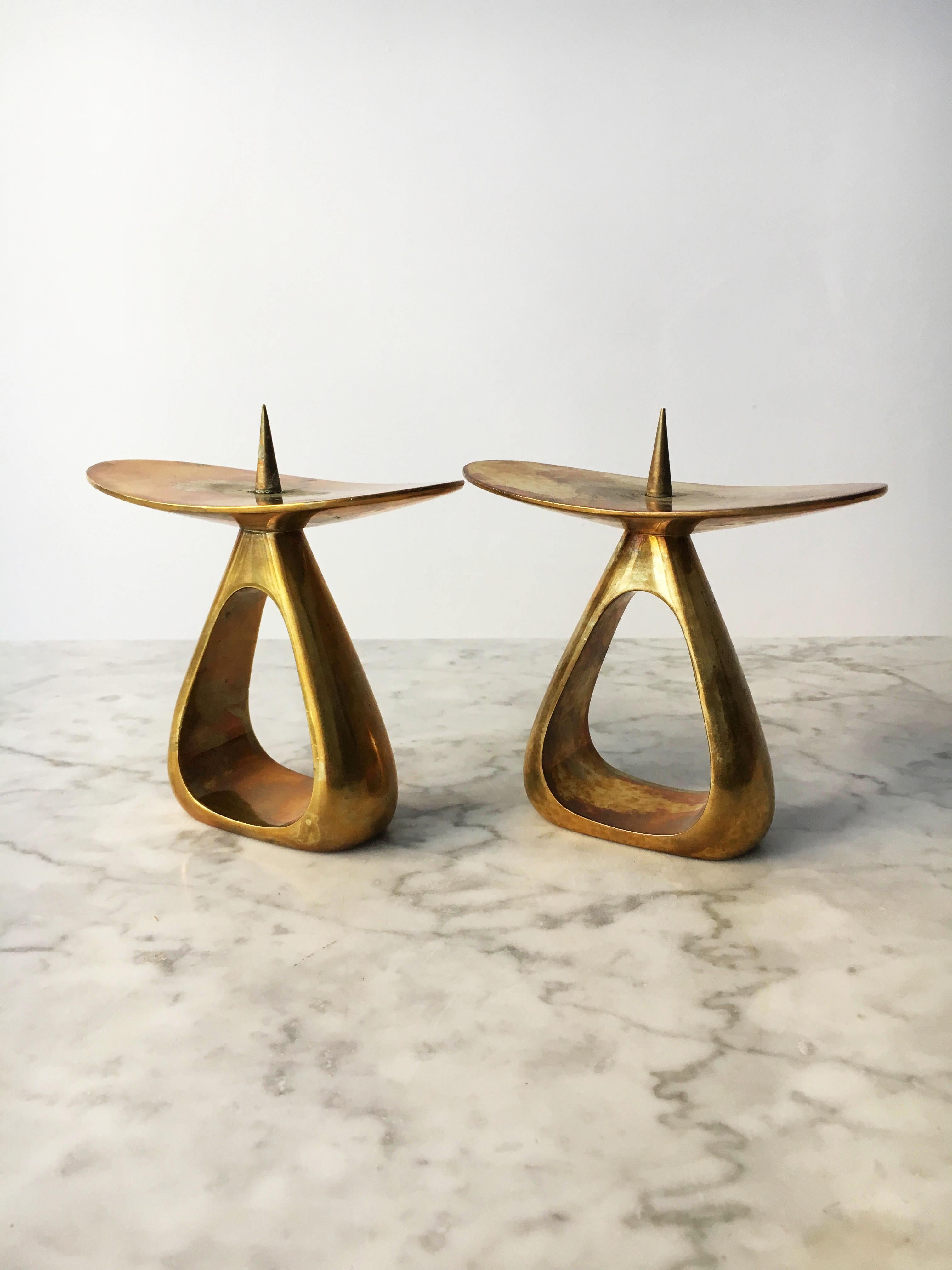 Carl Auböck candlesticks model 3600. This candlesticks is the largest variation of this Classic design by the Werkstätte Carl Aubock. Excellent vintage condition with just the right amount of patina on the solid brass. A rare find as a original pair