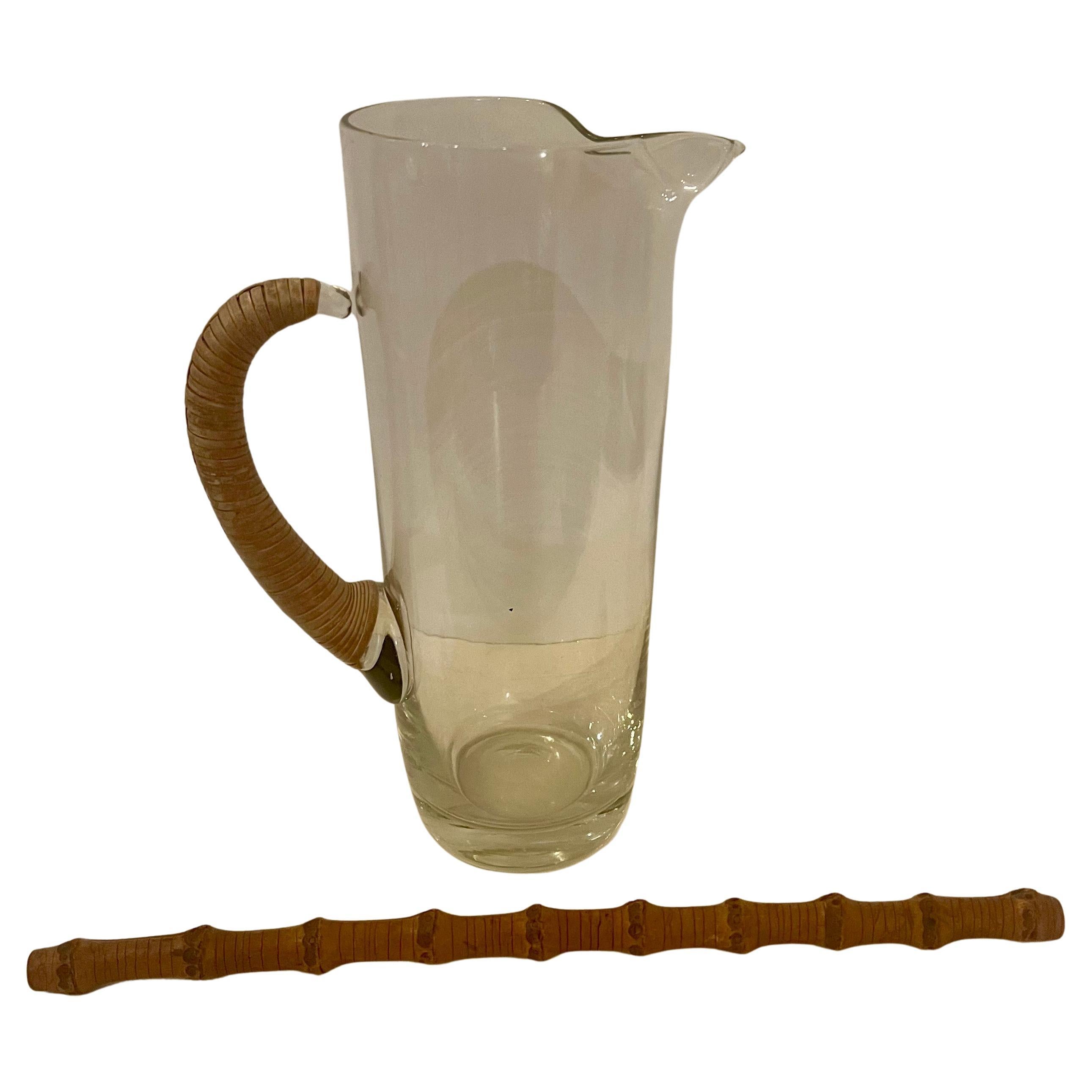 Carl Aubock Cocktail-Getränkeglaskrug mit Bambustirn- und Schilfrohrgriff (Moderne der Mitte des Jahrhunderts) im Angebot