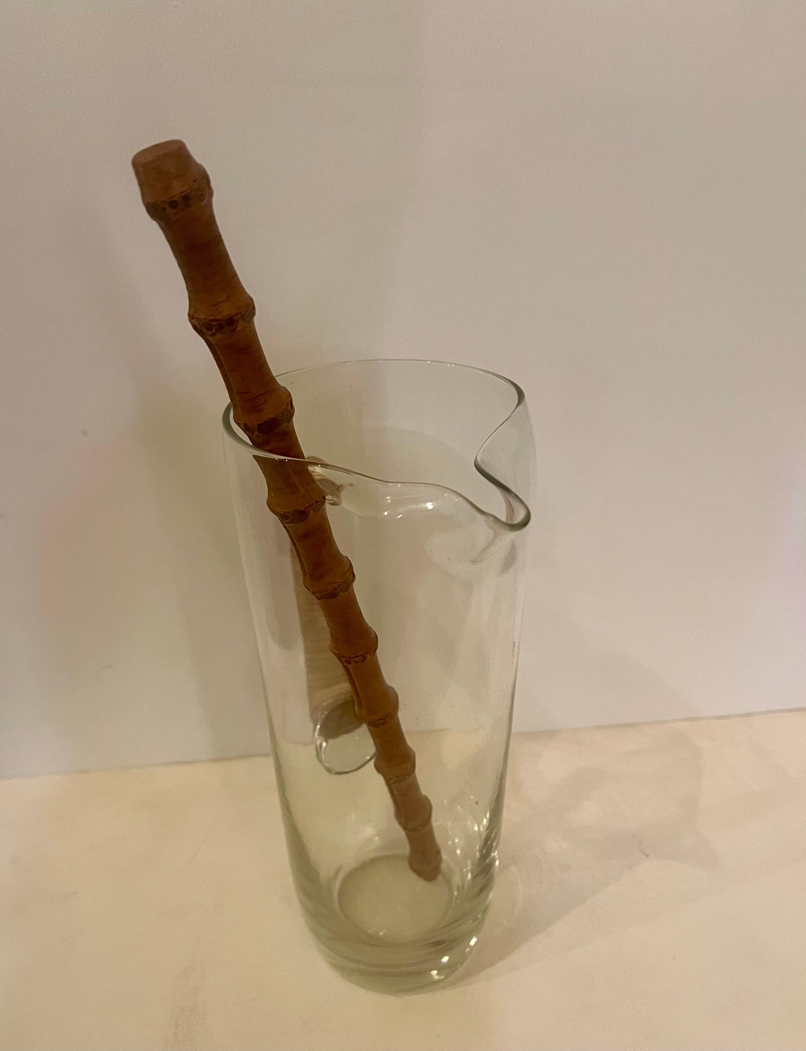 Carl Aubock Cocktail-Getränkeglaskrug mit Bambustirn- und Schilfrohrgriff im Zustand „Hervorragend“ im Angebot in San Diego, CA