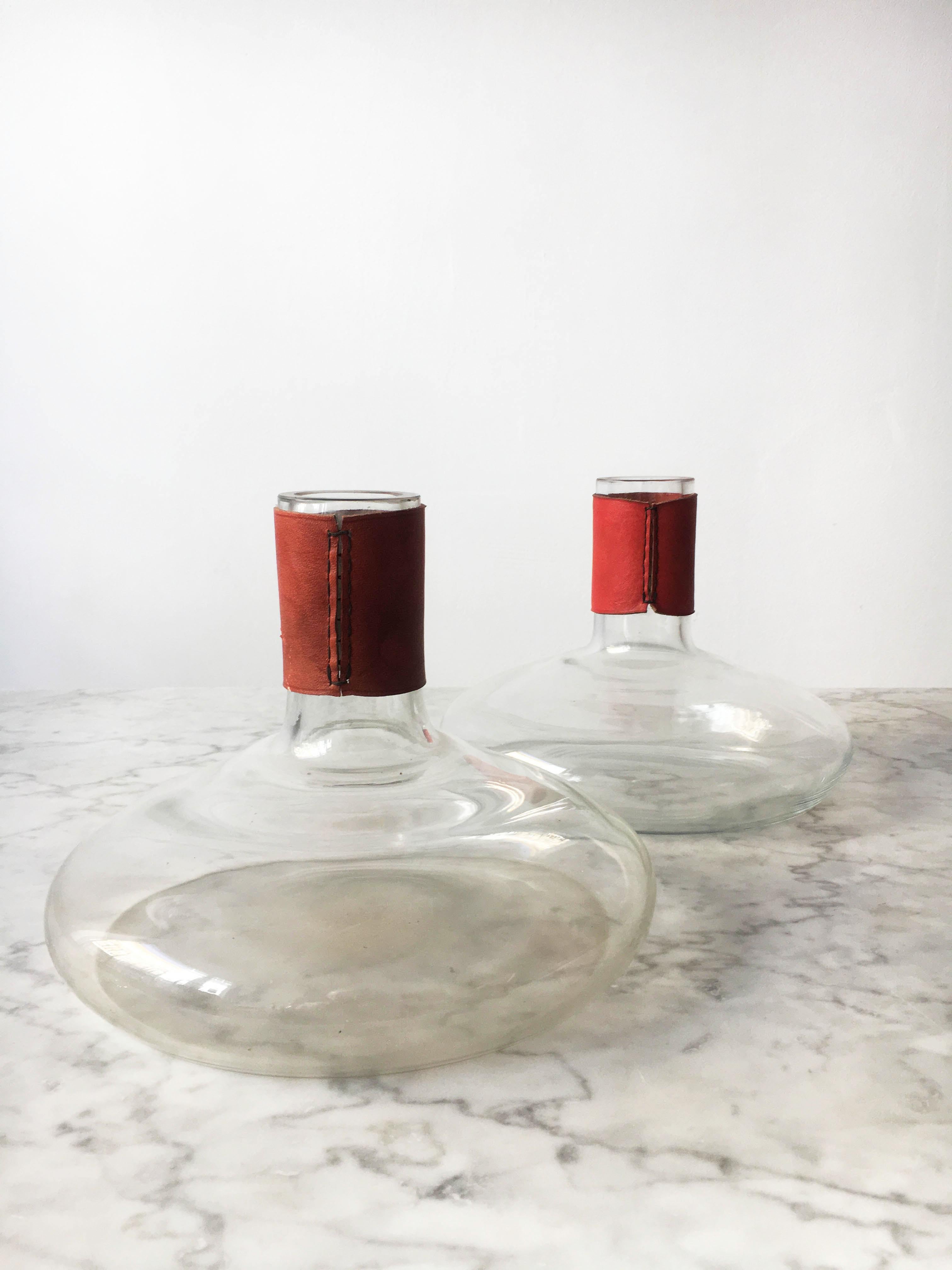 Mid-Century Modern Carl Auböck Decanter Pair, Leather Glass, Austria, 1950s For Sale