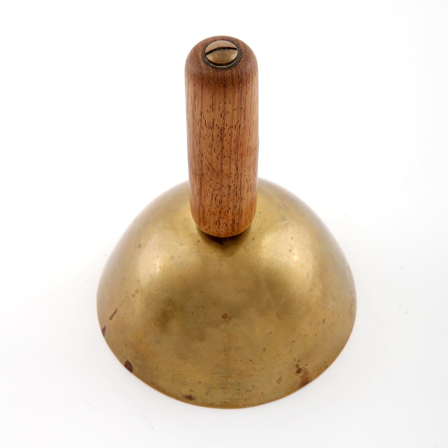 A dinner bell designed by Carl Auböck, manufactured by Carl Auböck workshop in midcentury, Vienna, circa 1950.
It is made of a solid walnut wood handle and a bell with naturally aged brass with lovely patina which is blackened inside.
It is