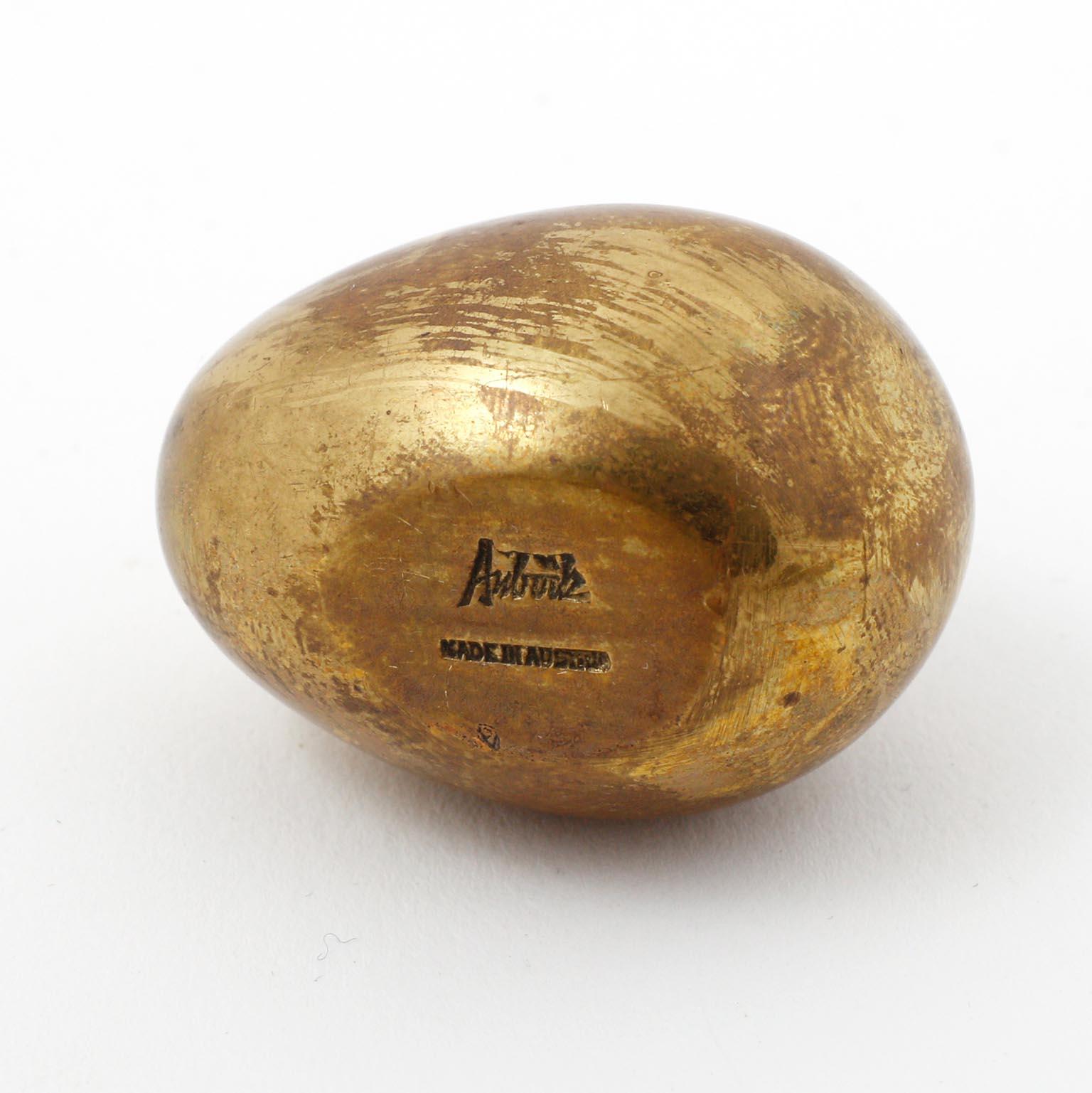 A cast brass egg paperweight with very nice patina by Carl Auböck / Auboeck / Aubock, Austria, manufactured in midcentury, circa 1950.
The egg is marked on the bottom with 'Auböck Made In Austria'.