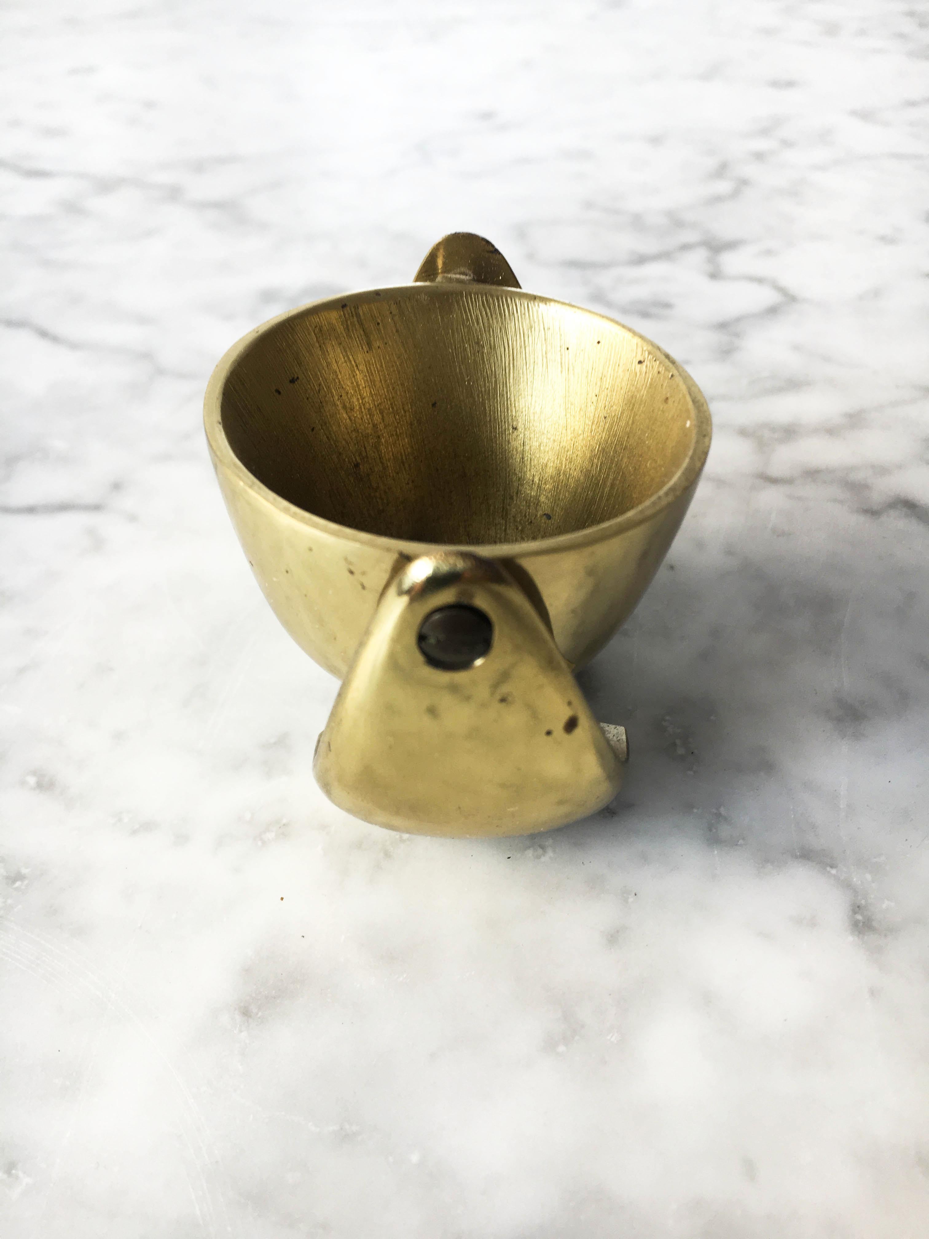 A beautiful modernist egg cup and design object made at the Werkstätte Carl Auböck. The Minimalist sculptural shape is made in solid brass. In excellent condition with just the right amount of lovely gently aged patina on the brass. Signed Auböck.