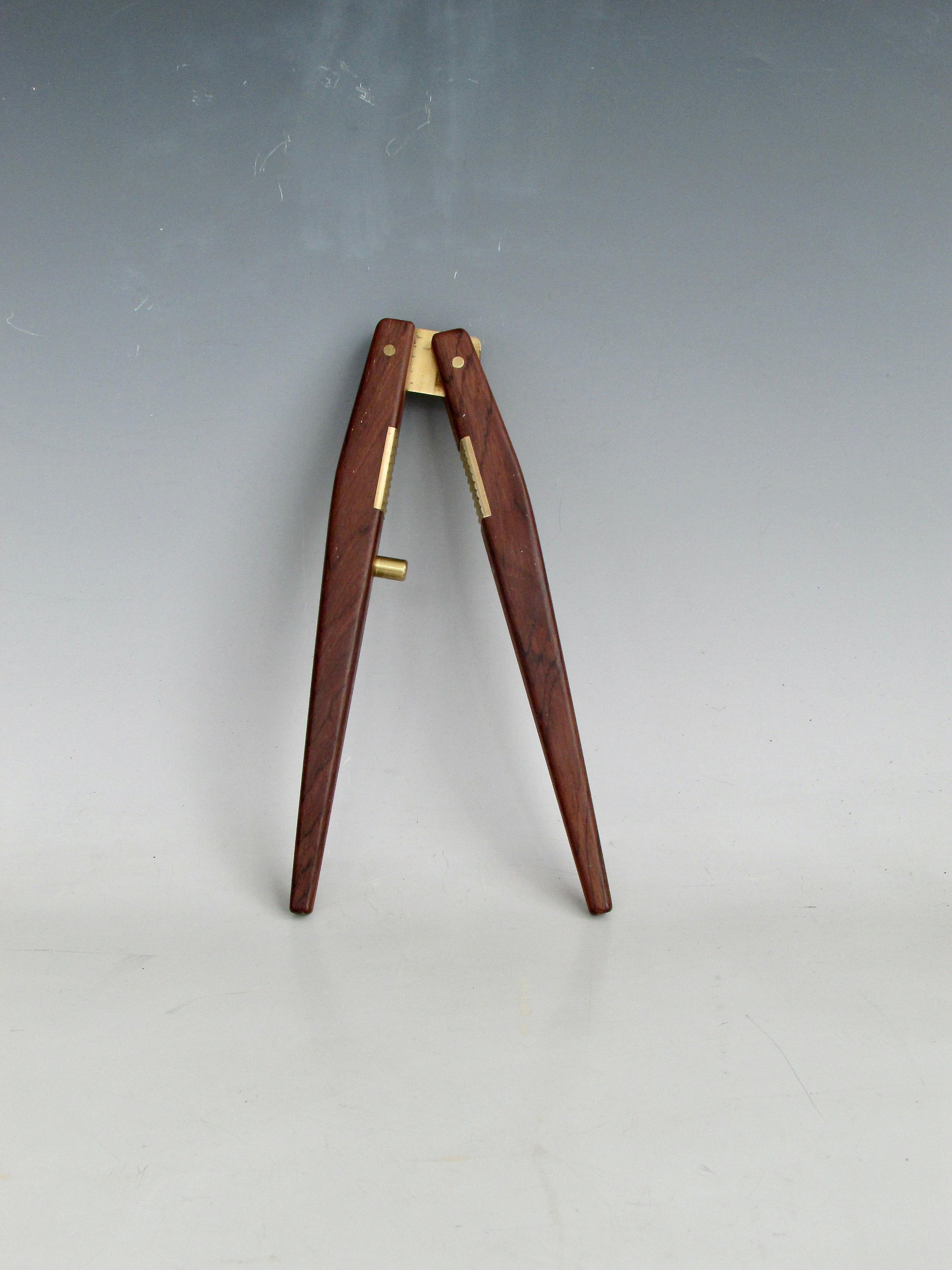 Carl Aubock Ära Poul Knudsen Rosenholz mit Messing Nussknacker (Moderne der Mitte des Jahrhunderts) im Angebot