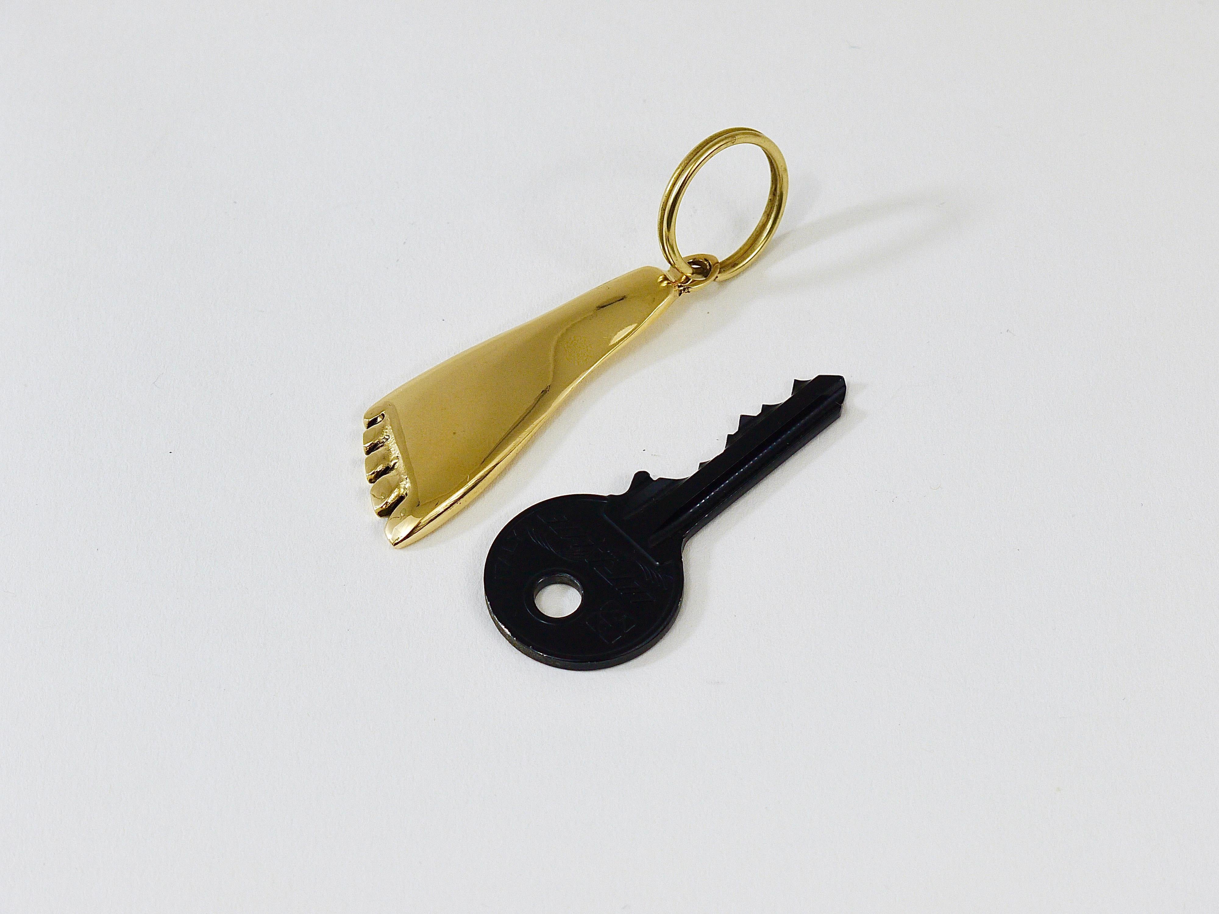 Mid-Century Modern Carl Auböck Handcrafted Midcentury Foot Brass Figurine Key Ring Chain Holder For Sale
