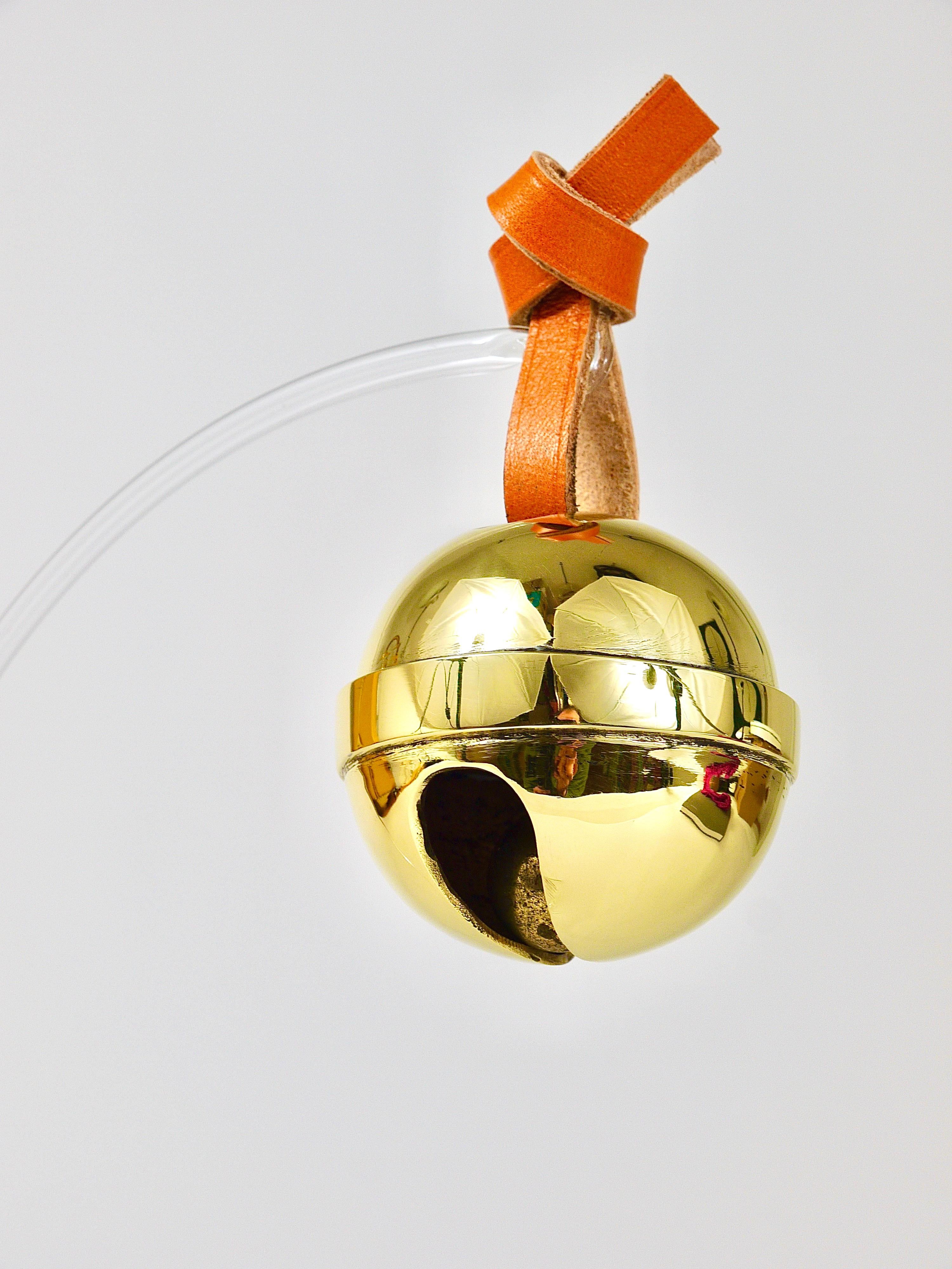 Poli Carl Auböck Presse-papiers artisanal Jingle Bell #5039, laiton, cuir, Autriche en vente
