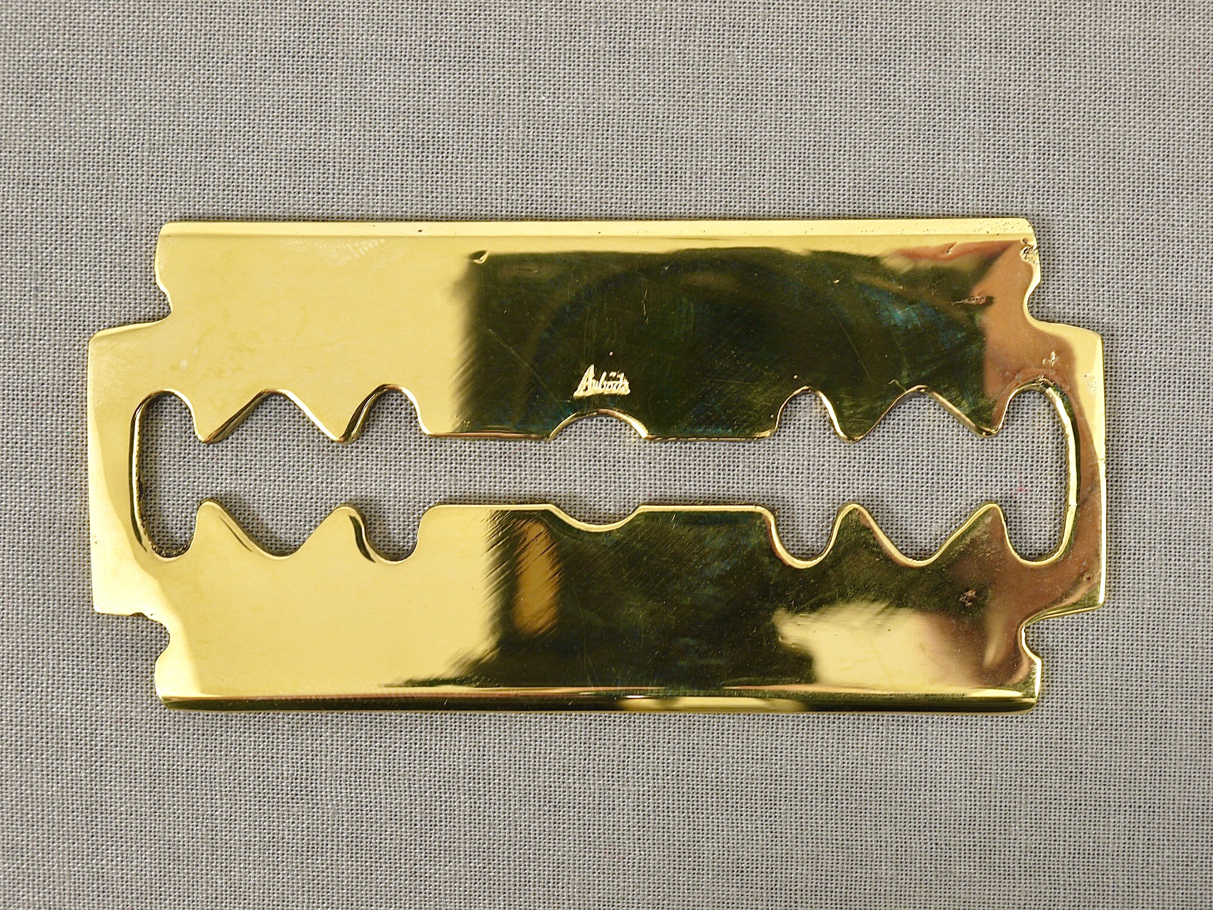 Carl Auböck Handcrafted Razor Blade Brass Paperweight #5378, Austria In Excellent Condition For Sale In Vienna, AT