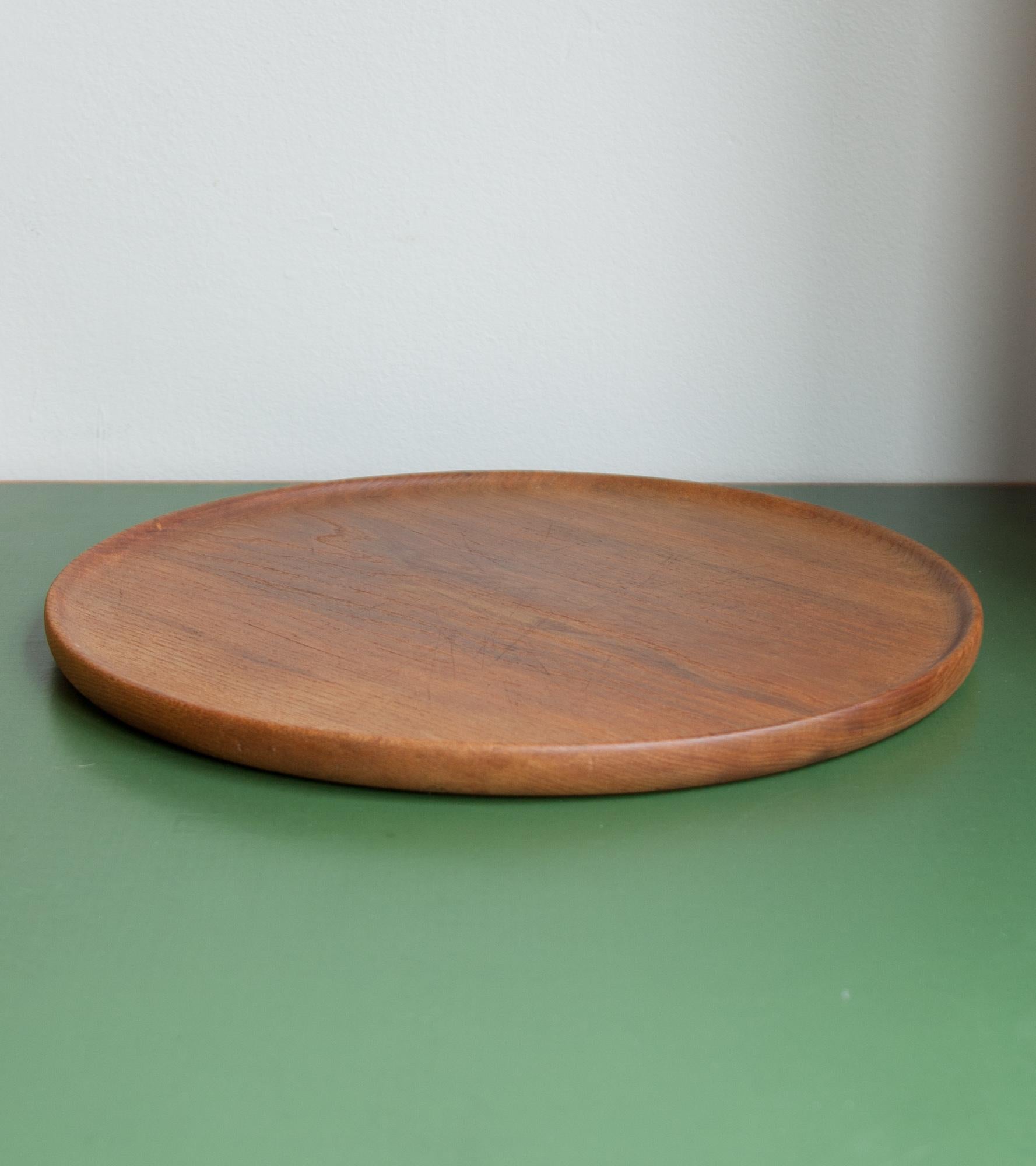 Circular wooden tray by Carl Auböck II, circa 1950.
The minimal tray has a rim tall just 2 mm which adds elegance and functionality to the design.
This piece shows some signs of use and wear due to its age, nevertheless it is in overall very good