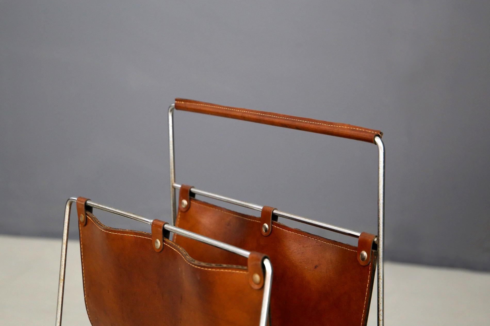 Midcentury Magazine Holder in Leather and Steel, 1950s In Good Condition In Milano, IT