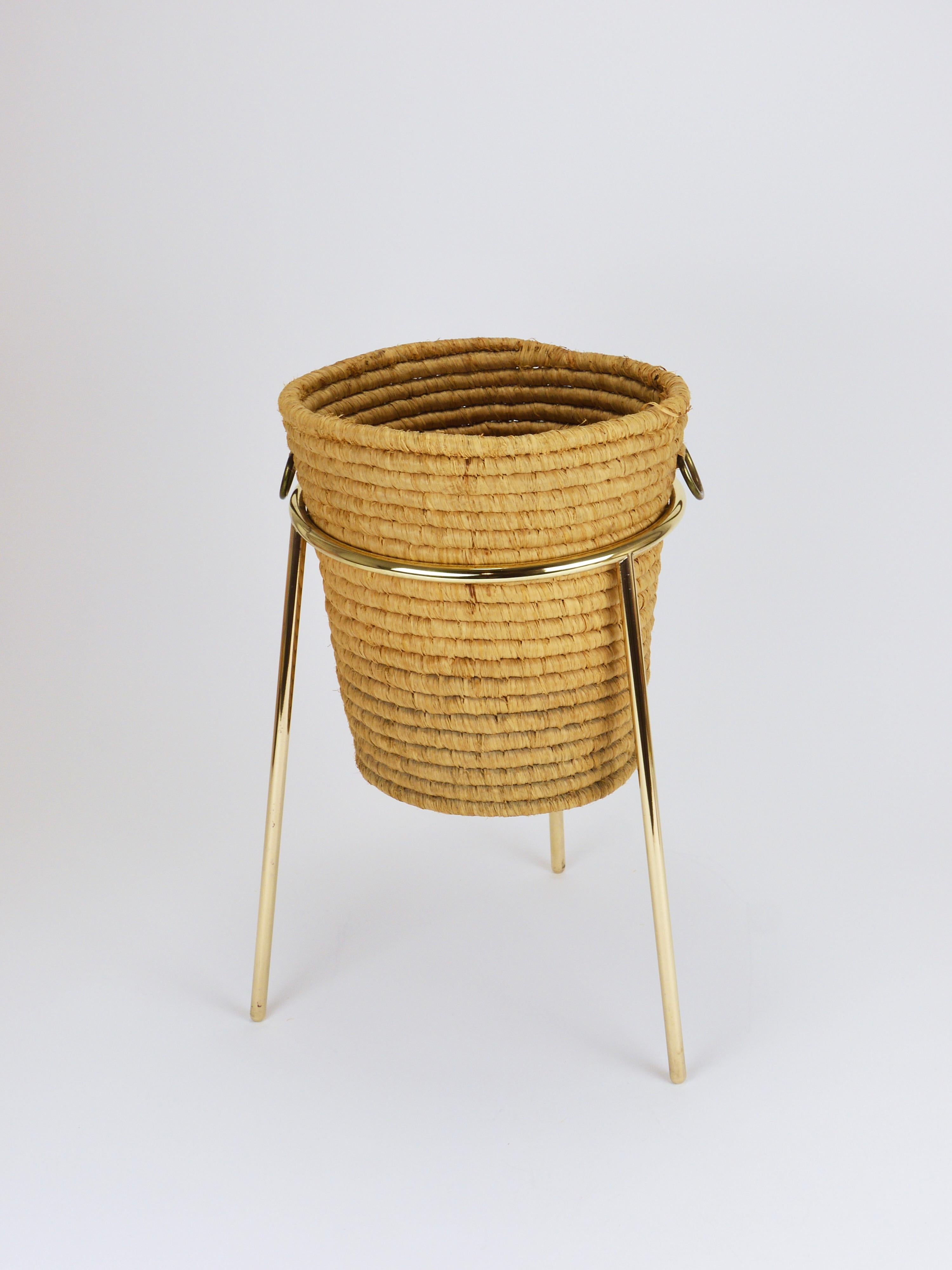 Carl Auböck II Raffia Messing Altpapierkorb, Papierkorb, Schirmständer, 1950er Jahre im Angebot 3
