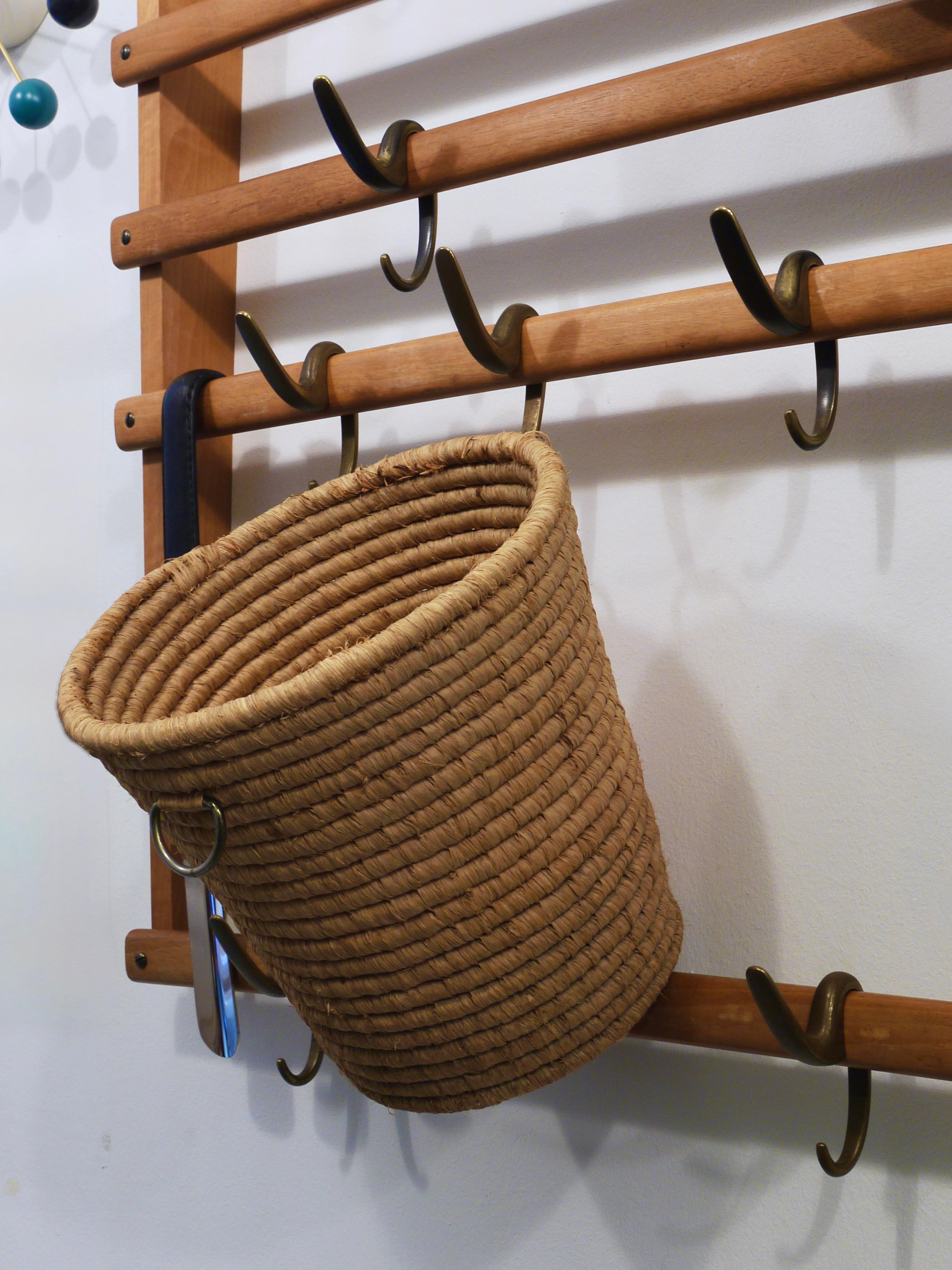 Carl Auböck II Raffia Messing Altpapierkorb, Papierkorb, Schirmständer, 1950er Jahre (Metall) im Angebot