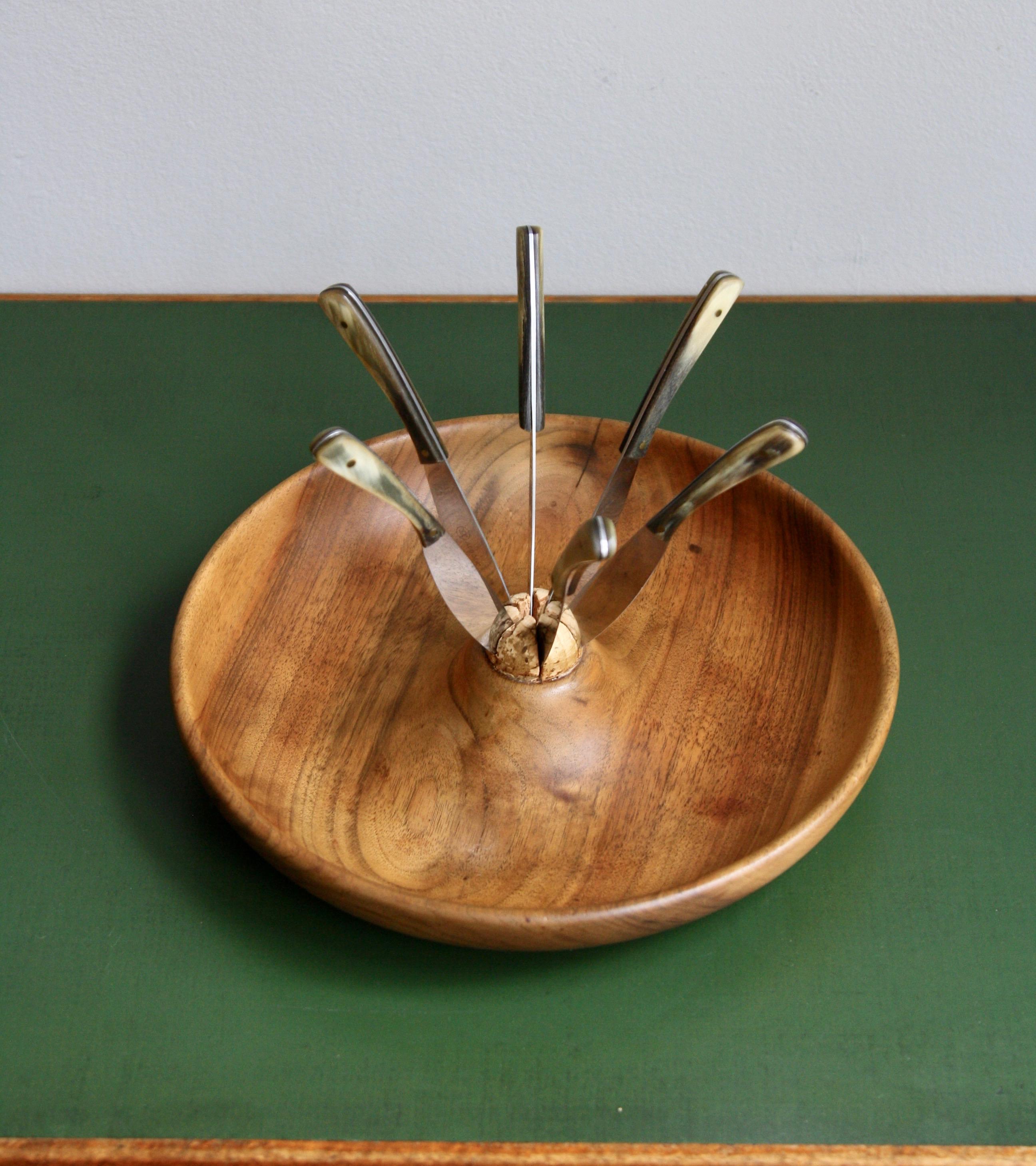Carl Auböck II Vintage 1950s Carved Walnut Fruit Bowl & Knife Set, Model #4640 In Excellent Condition In London, GB