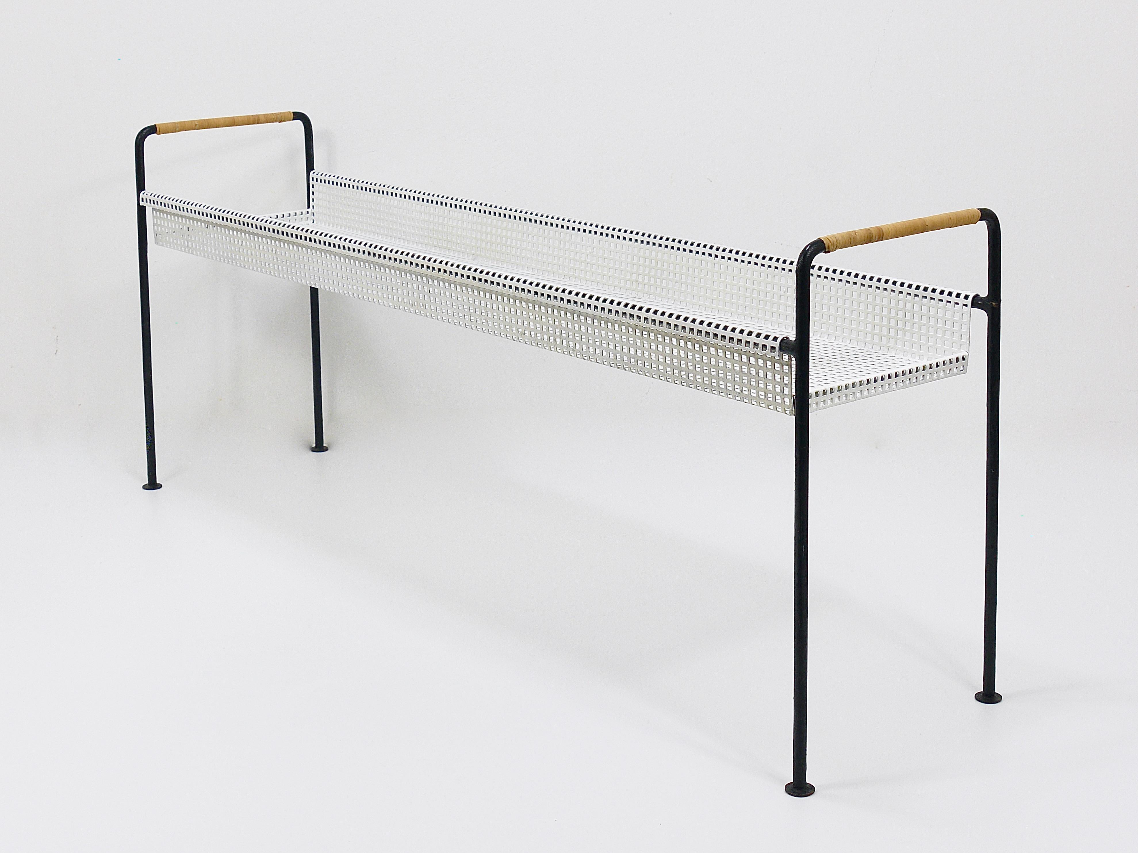 Jardinière, table ou banc pour plantes, auge de fleurs, fer et osier Carl Aubock en vente 3