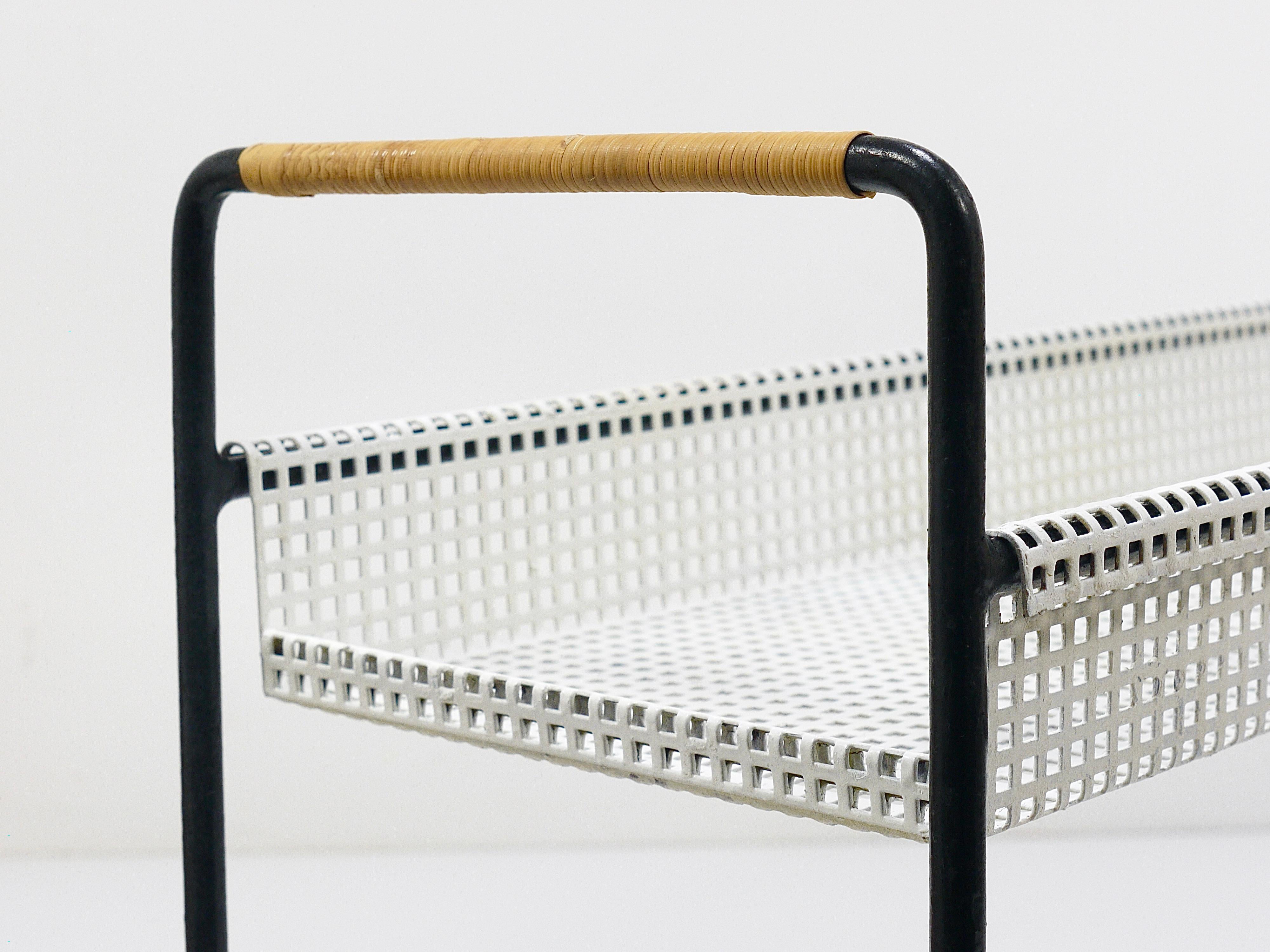 Mid-Century Modern Jardinière, table ou banc pour plantes, auge de fleurs, fer et osier Carl Aubock en vente