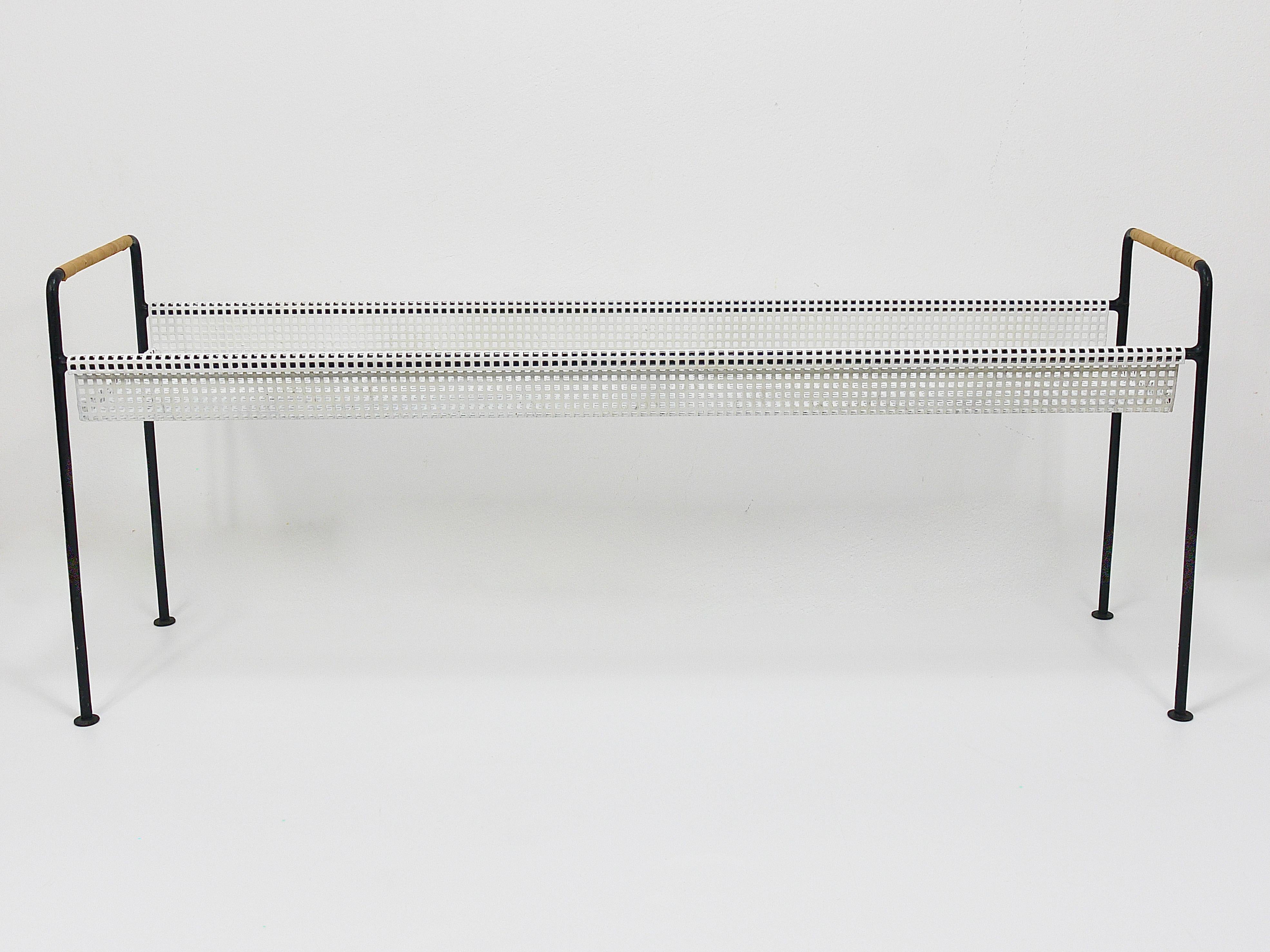 Jardinière, table ou banc pour plantes, auge de fleurs, fer et osier Carl Aubock Bon état - En vente à Vienna, AT
