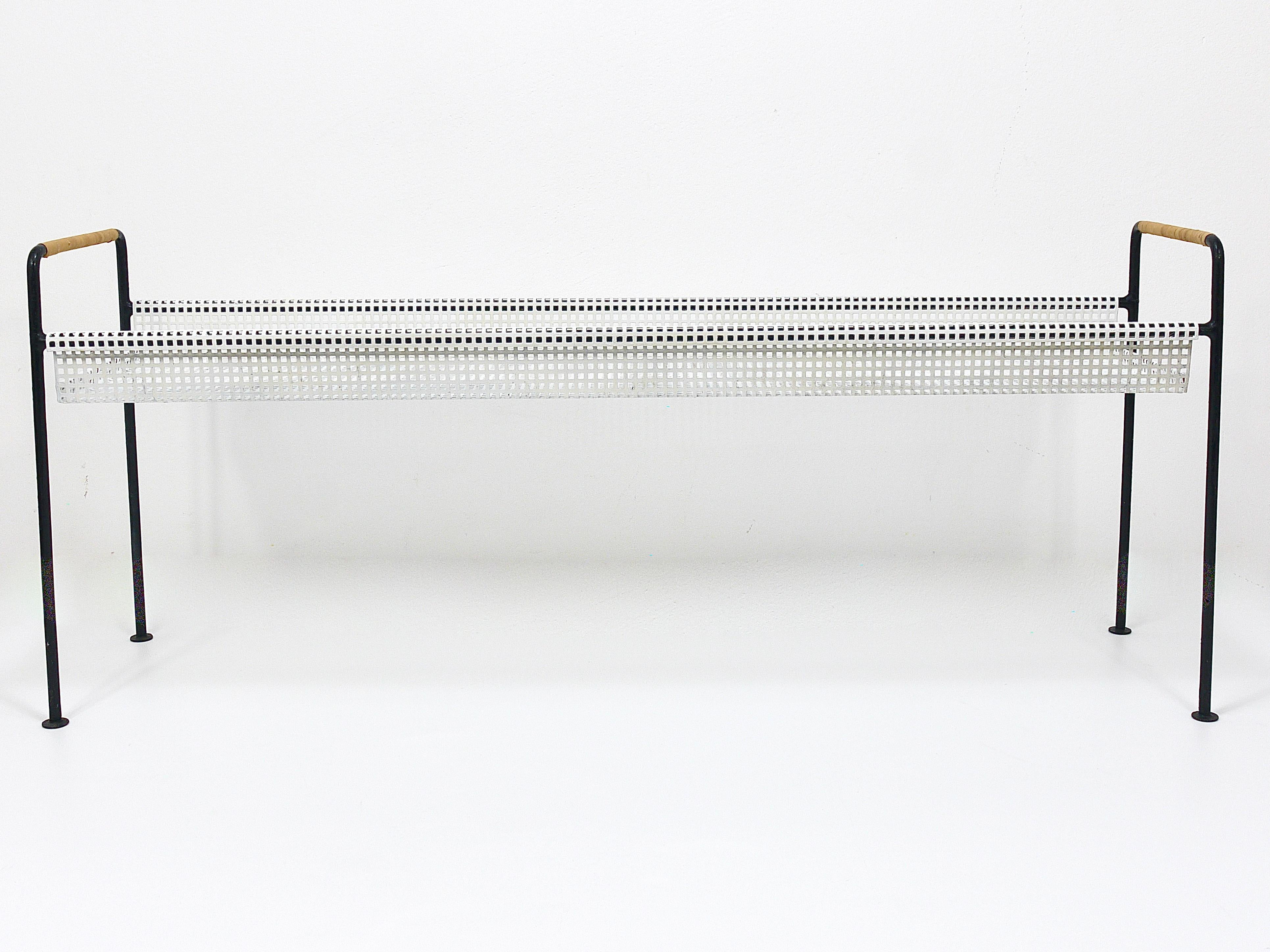 Métal Jardinière, table ou banc pour plantes, auge de fleurs, fer et osier Carl Aubock en vente