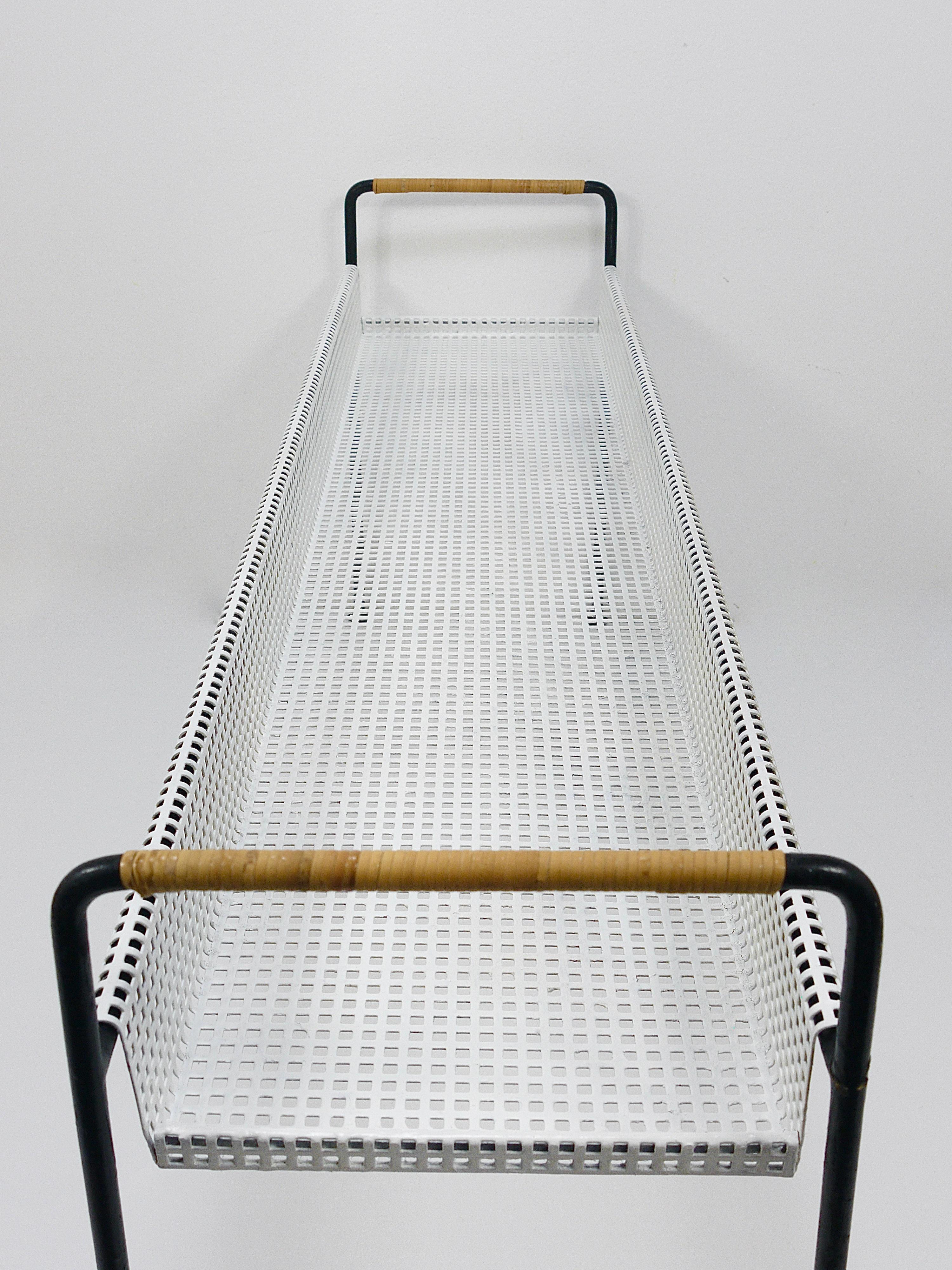 Jardinière, table ou banc pour plantes, auge de fleurs, fer et osier Carl Aubock en vente 1