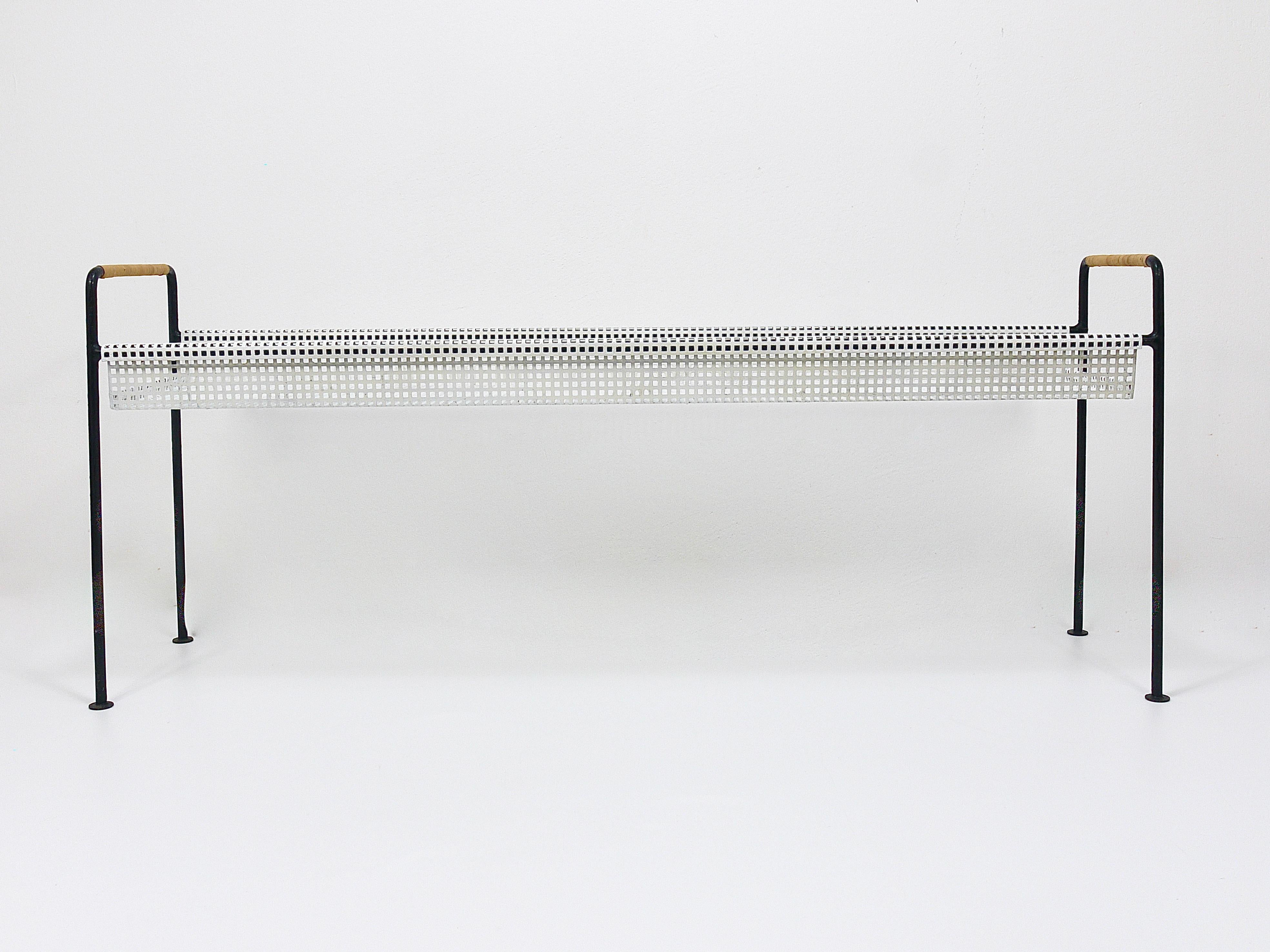 Jardinière, table ou banc pour plantes, auge de fleurs, fer et osier Carl Aubock en vente 2