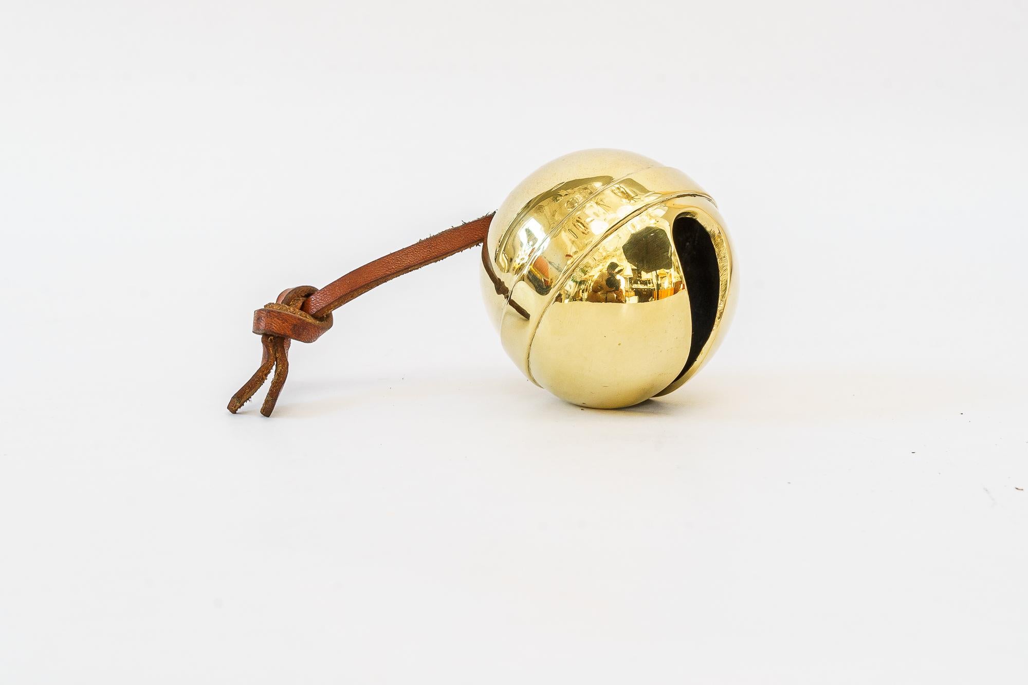 Carl Auböck Presse-papier cloche Jingelo #5039
Uniquement polie
