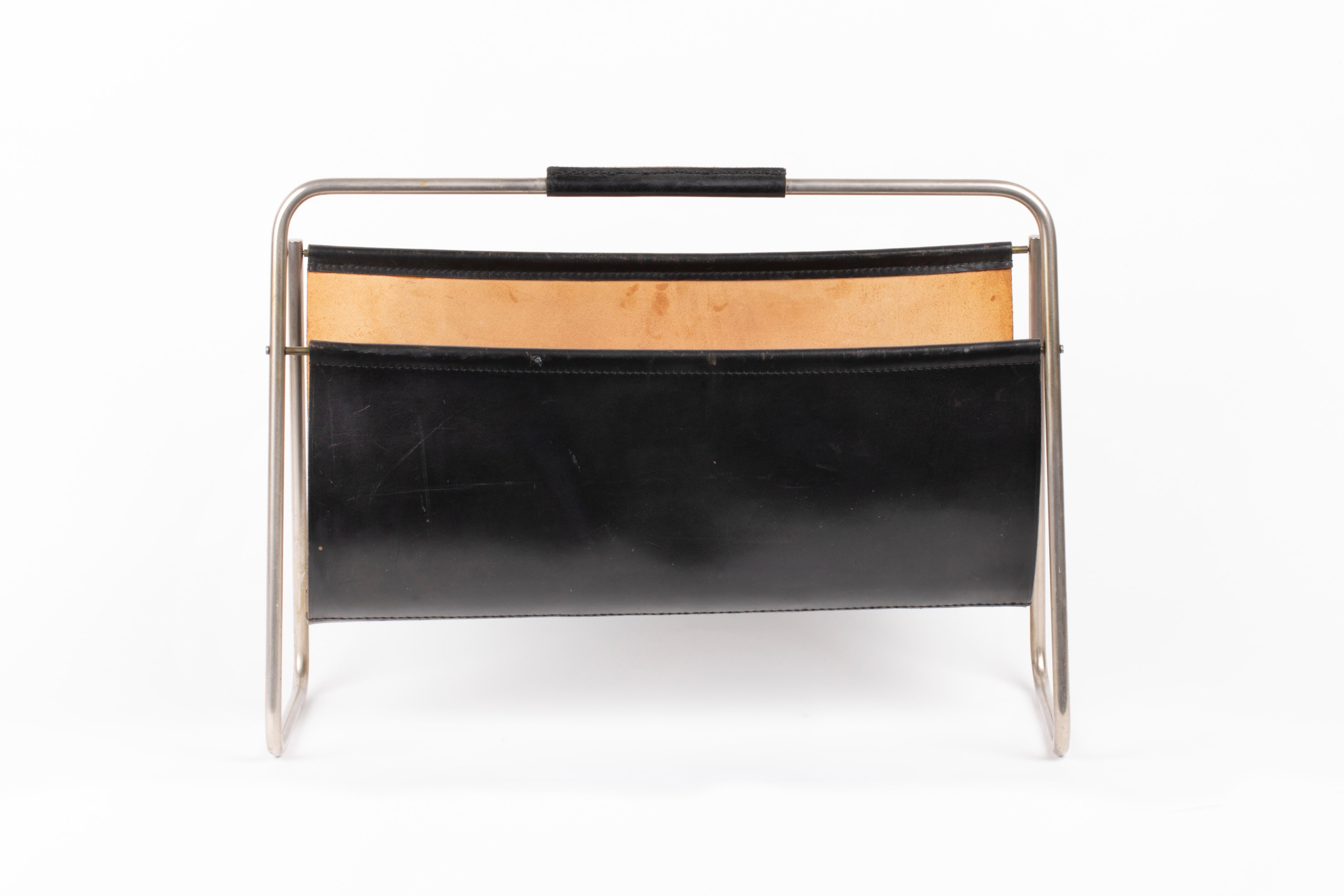 Mid-Century Modern Carl Auböck Magazine Rack in Leather and Brass, Austria 1960s  For Sale