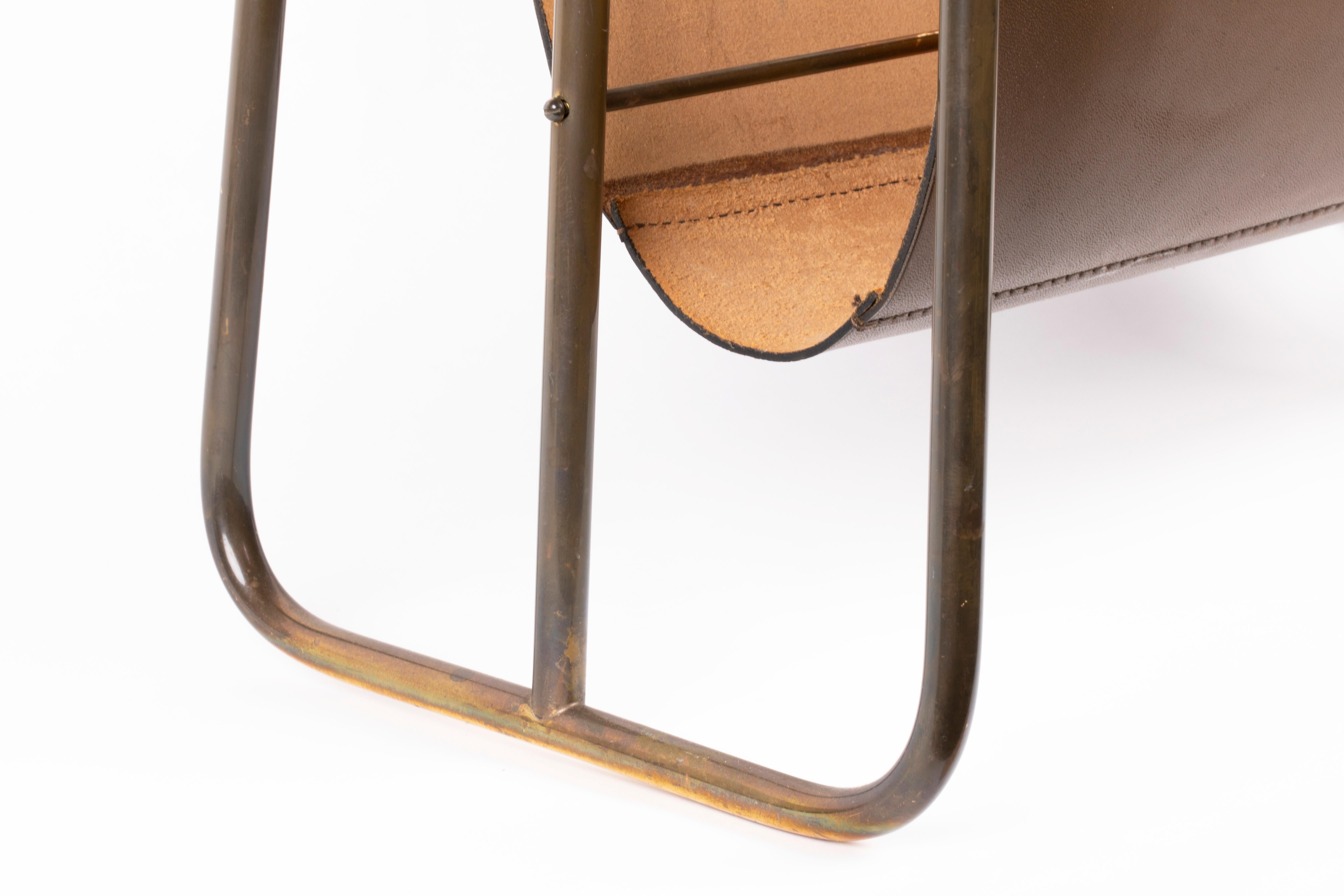 Mid-20th Century Carl Auböck Magazine Rack in Leather and Brass, Austria 1960s