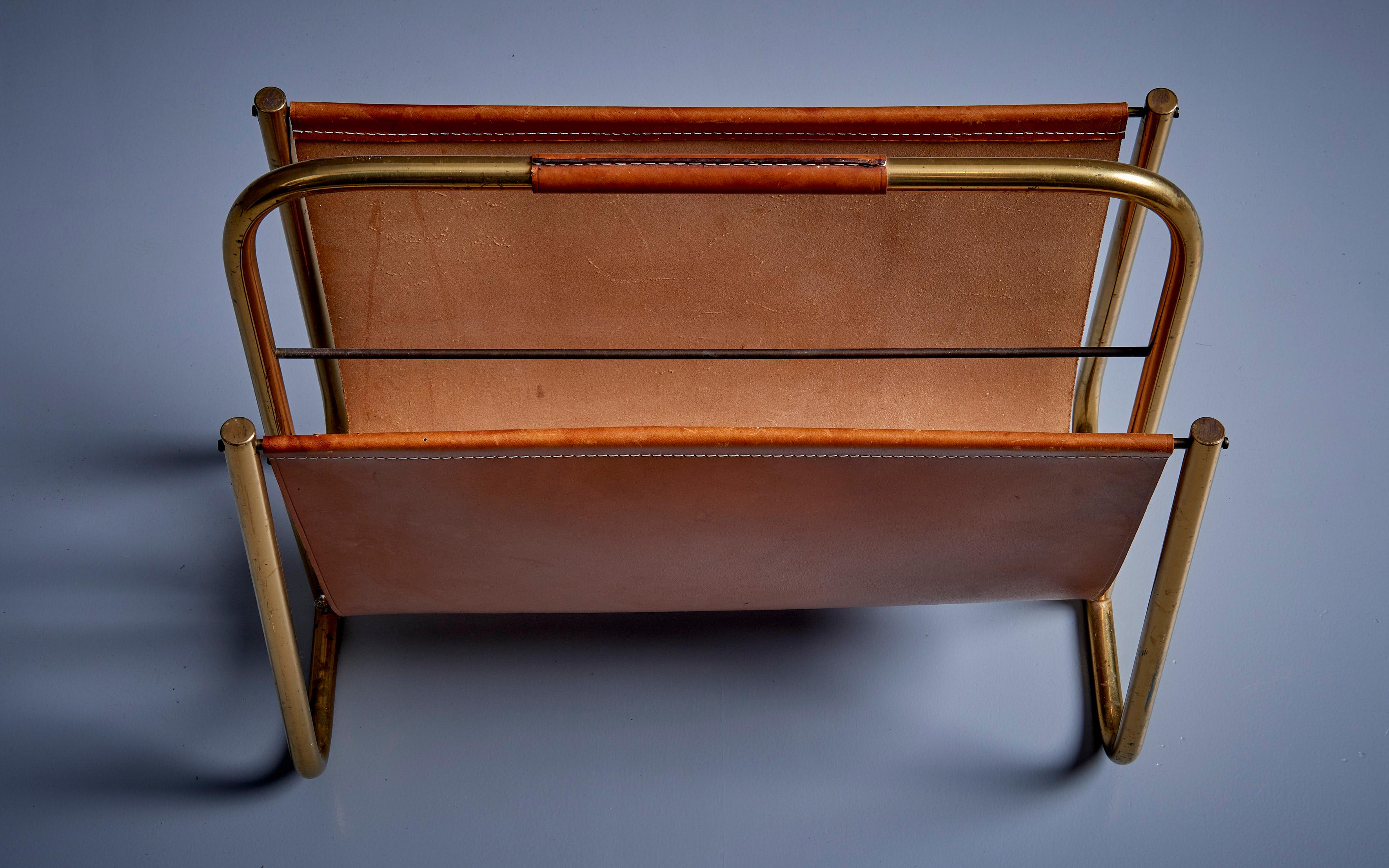 Mid-20th Century Carl Auböck Magazine Rack / Newspaper Stand in Brass Brown Cognac Leather, 1950s