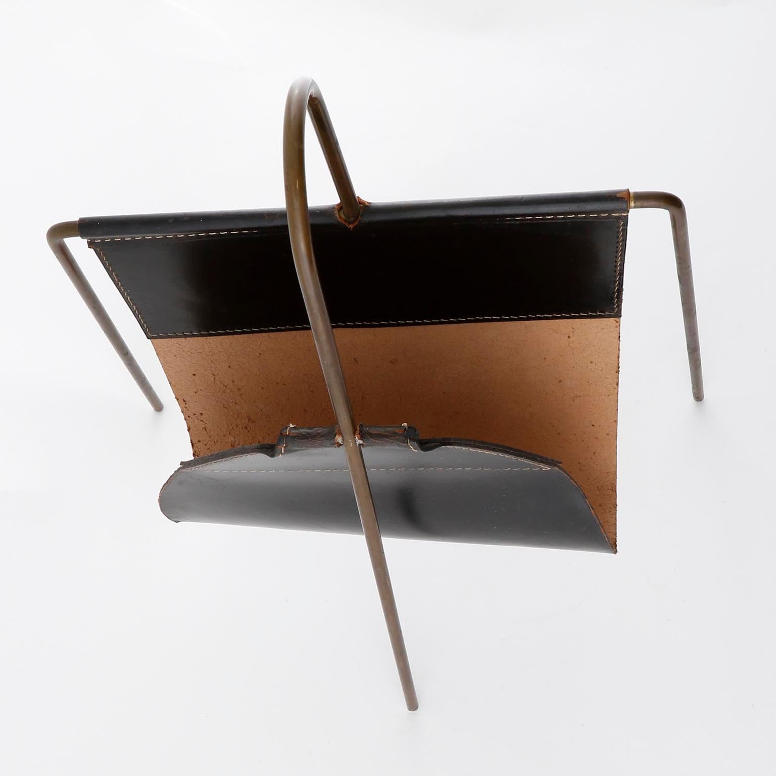 Carl Auböck Magazine Rack No. 4102, Patinated Brass Leather, 1950 In Good Condition For Sale In Hausmannstätten, AT