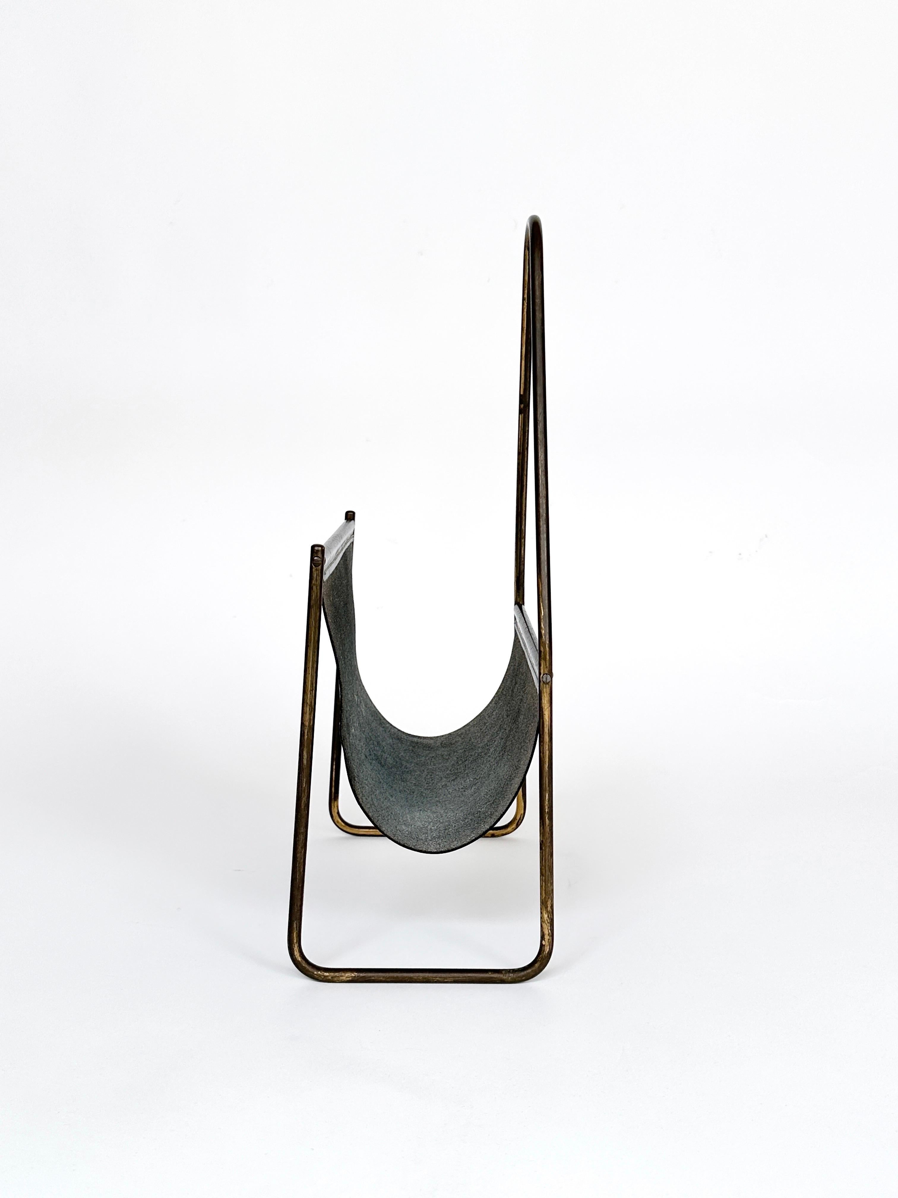 Fatto a mano Carl Auböck Portariviste Portaoggetti Ottone e Pelle 1950s in vendita
