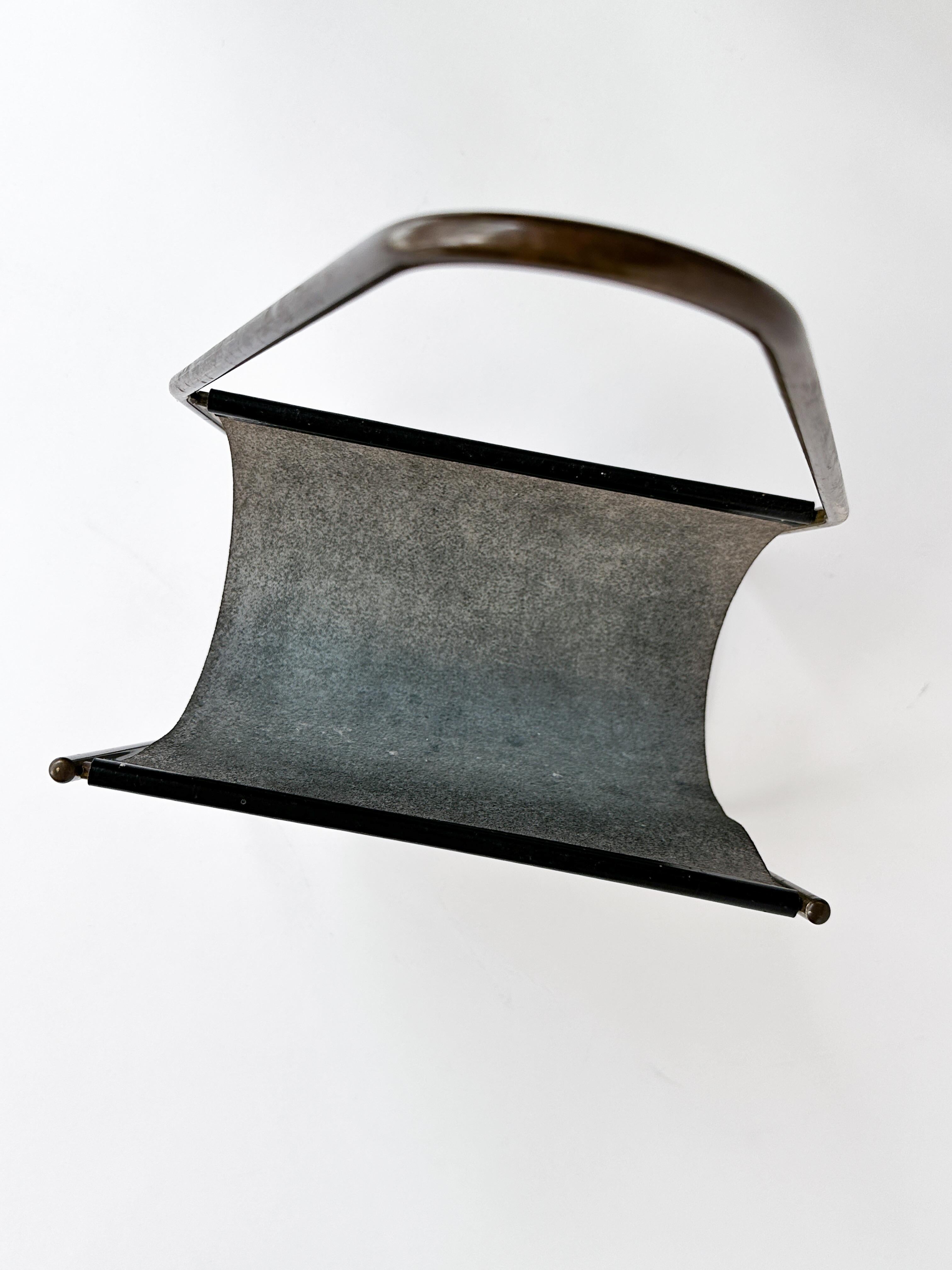 Metà XX secolo Carl Auböck Portariviste Portaoggetti Ottone e Pelle 1950s in vendita