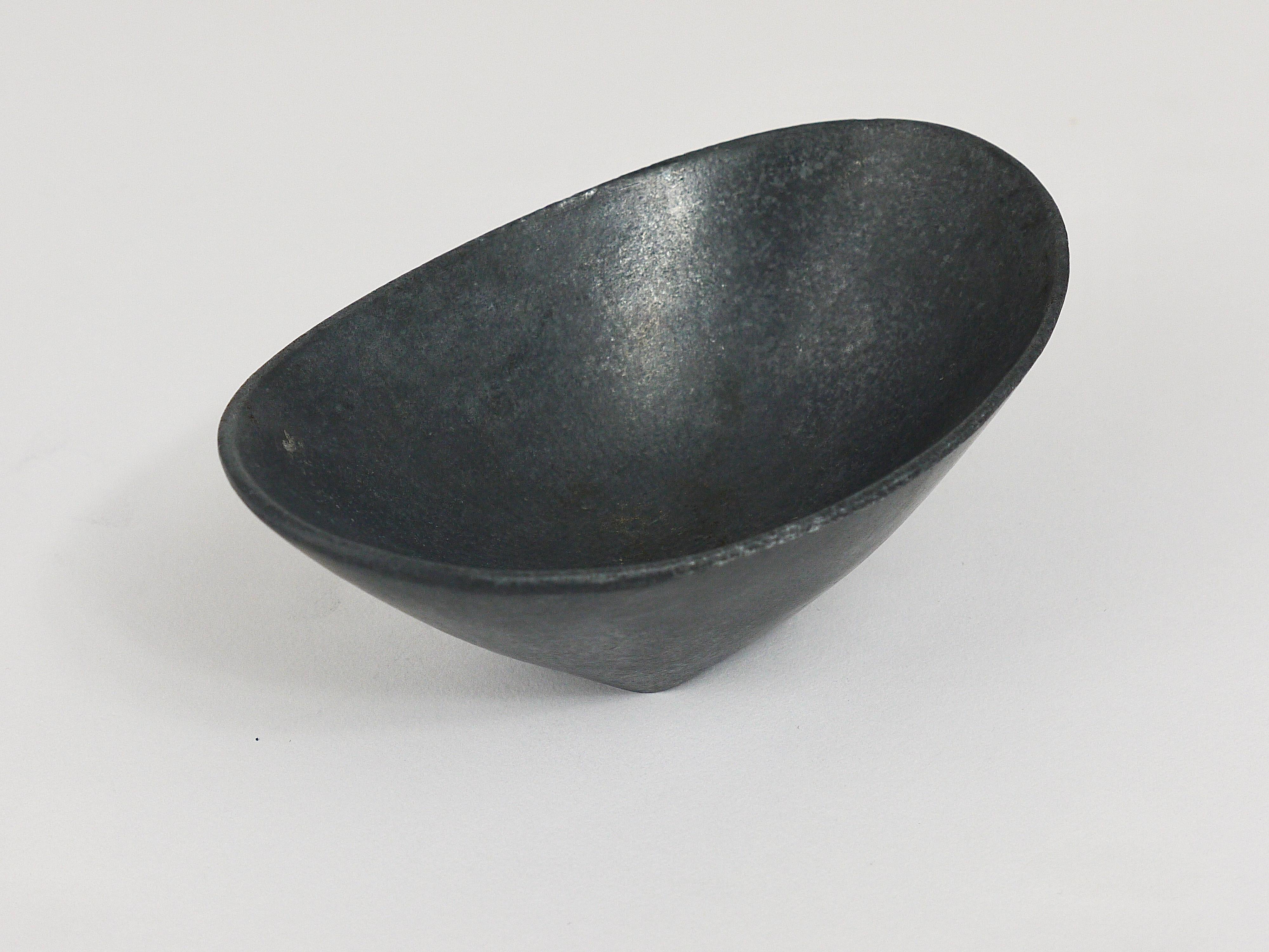 Carl Aubock Midcentury Black Cast Iron or Ashtray Bowl, Austria, 1950s In Excellent Condition For Sale In Vienna, AT