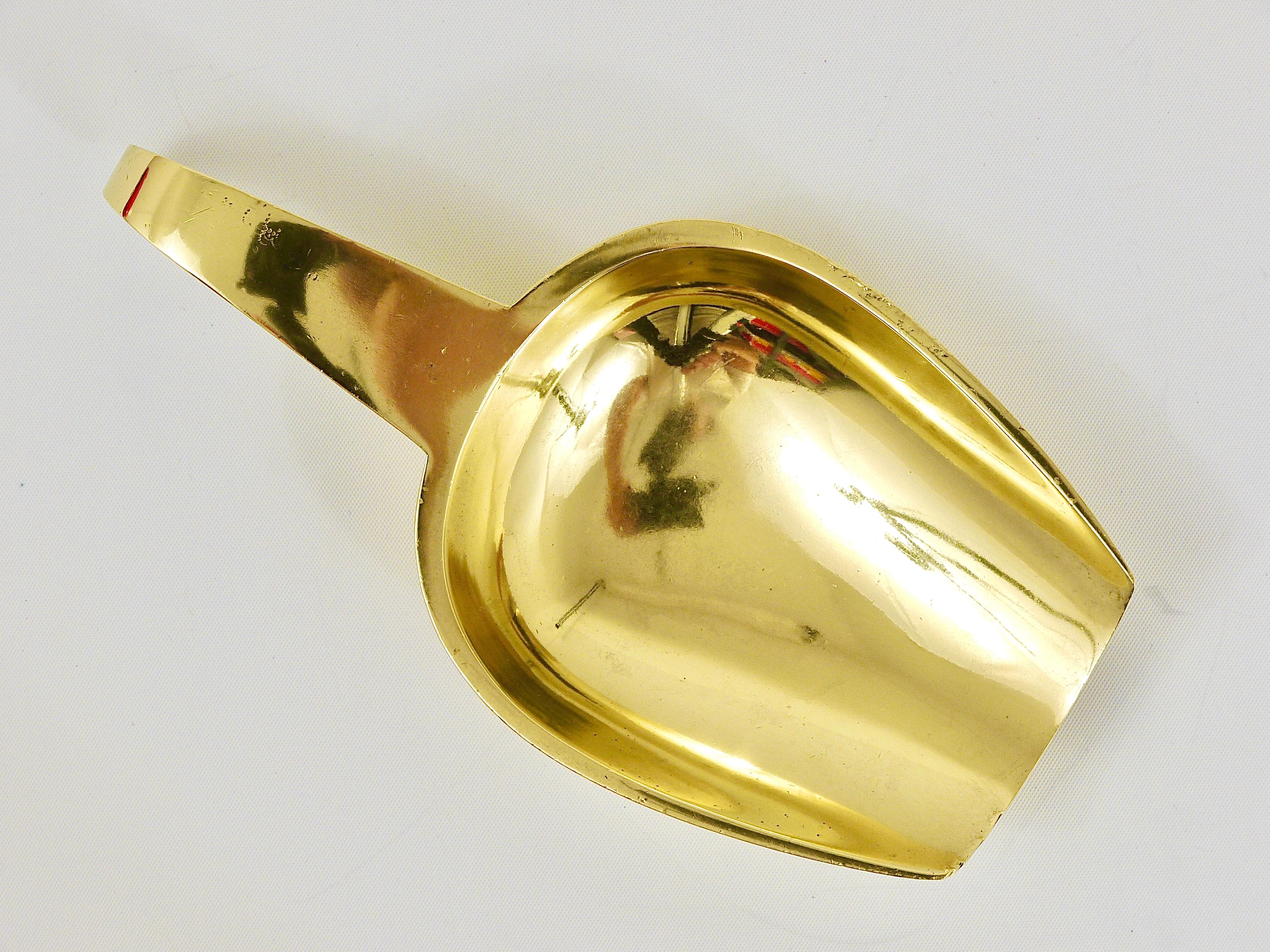 Carl Auböck Midcentury Brass Shovel Ashtray with Handle, Austria, 1950s For Sale 3