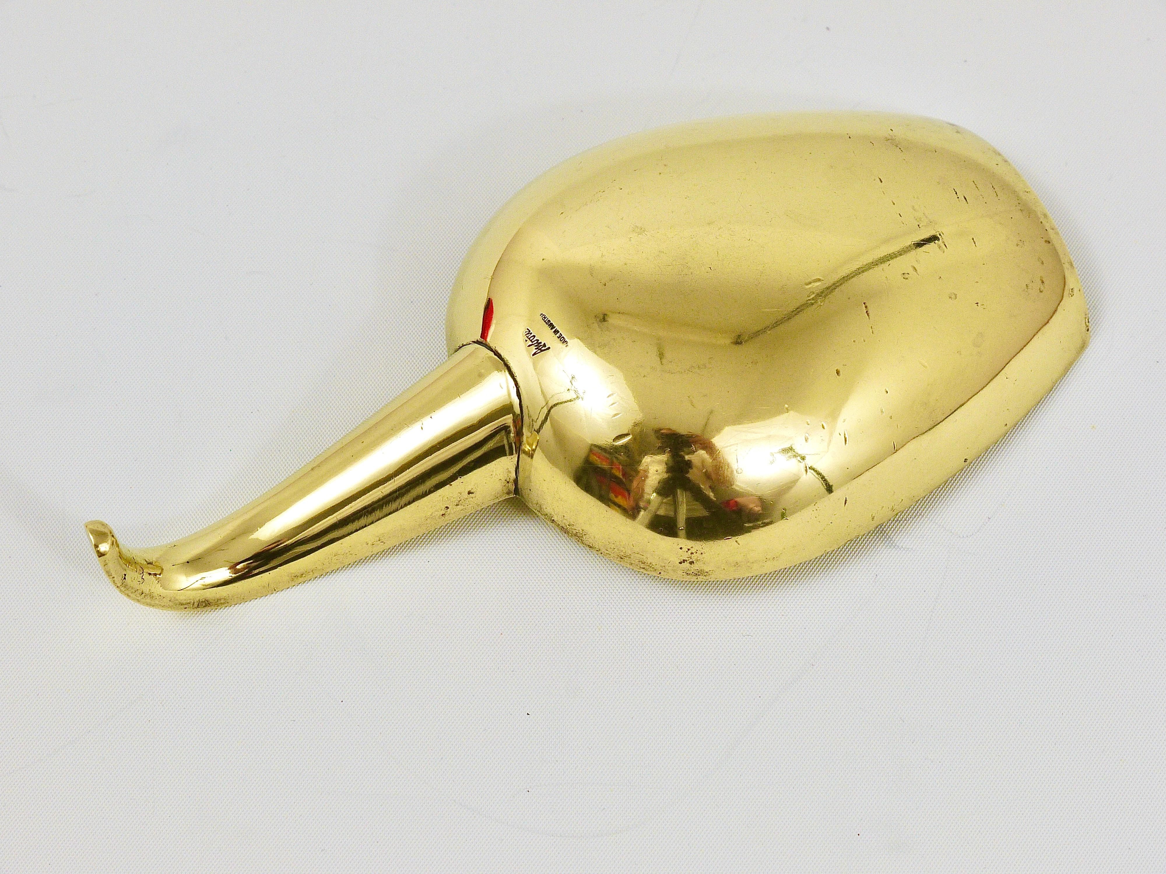 Carl Auböck Midcentury Brass Shovel Ashtray with Handle, Austria, 1950s For Sale 4