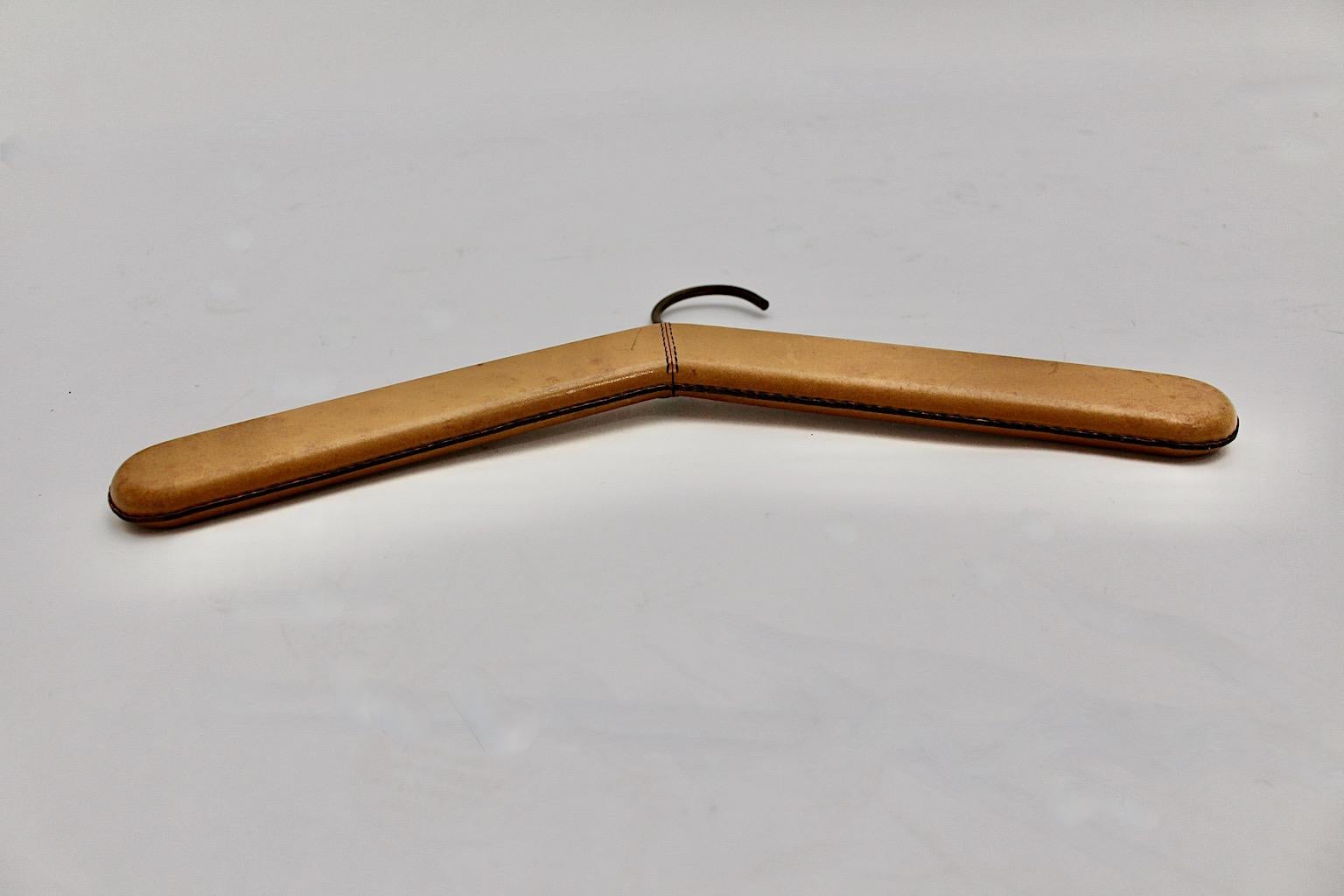 Mid-Century Modern vintage coat hook model# 4650 designed by Carl Auböck and manufactured
by Carl Auböck workshop 1960 Vienna.
The gorgeous stitched leather coat hook with solid brass hook shows high quality. The warm caramel brown tone features