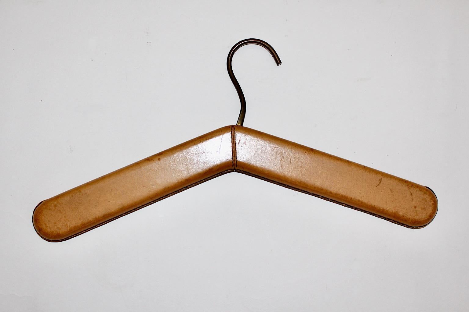 Carl Aubock Mid-Century Modern Vintage Brass Leather Coat Hook, 1960, Austria In Good Condition For Sale In Vienna, AT