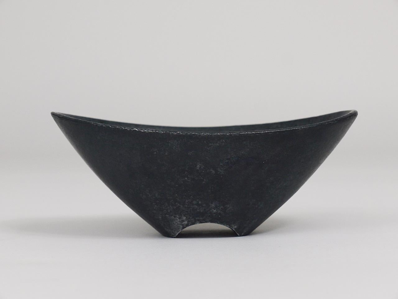 A beautiful modernist metal bowl or ashtray, made of grey or black cast iron from the 1950s. Designed and manufactured by Carl Aubock in Austria. In very good condition.
