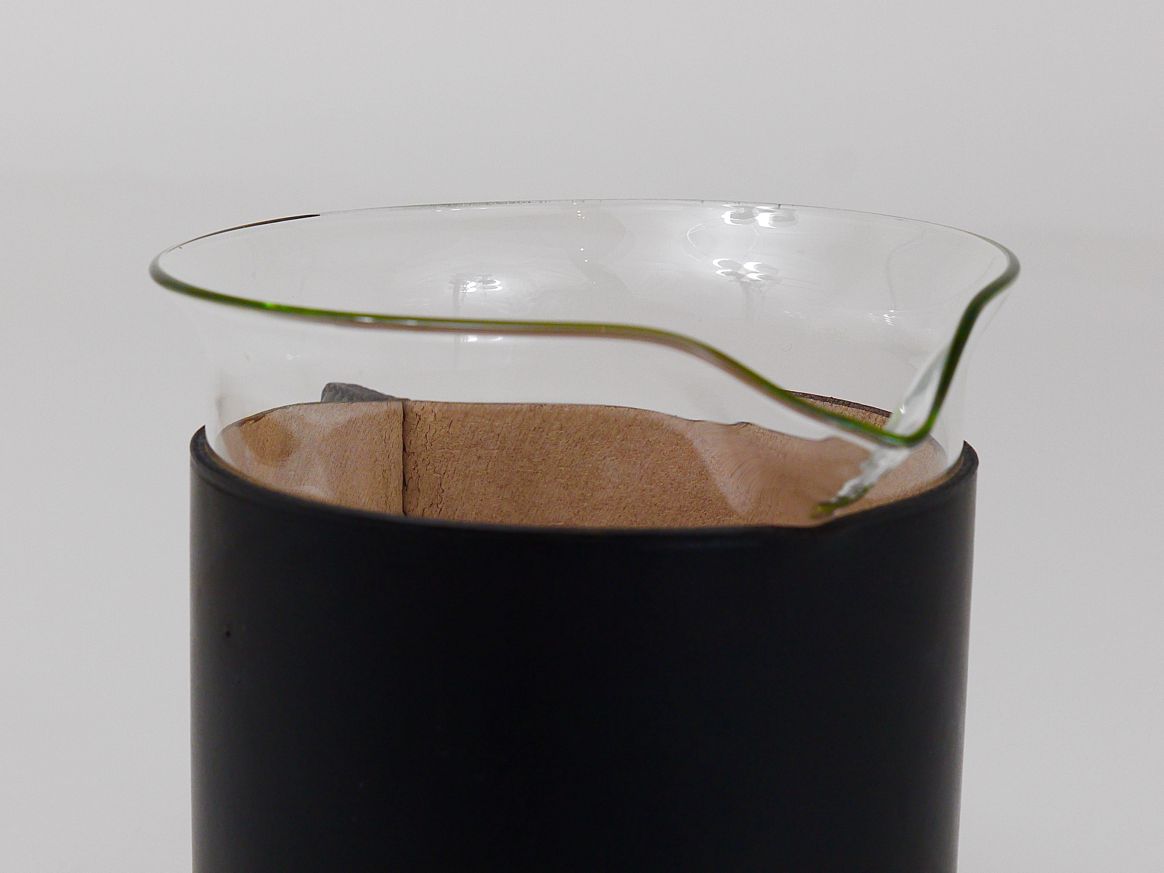 Schwarzer Leder-Glaskrug von Carl Aubck aus der Mitte des Jahrhunderts, ausgezeichneter Zustand „ “wie neu“ im Angebot 3
