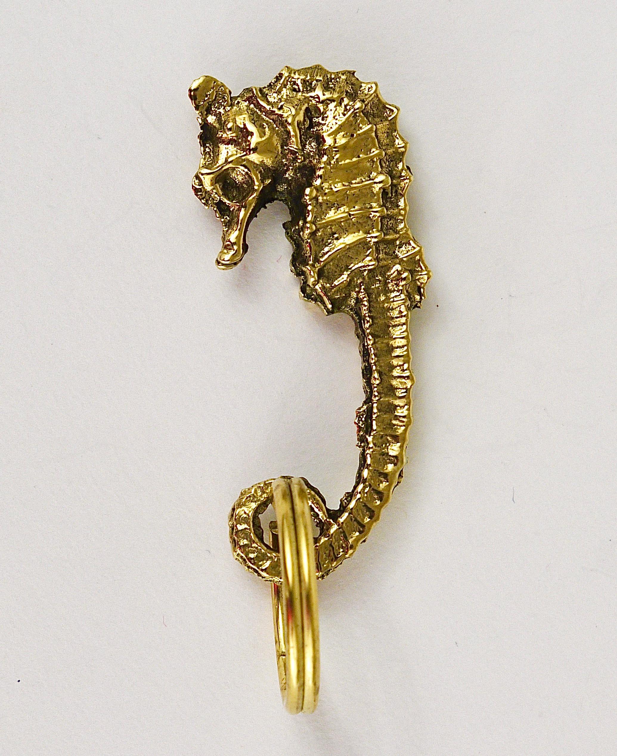 Carl Auböck Midcentury Brass Seahorse Handmade Key Ring Chain Holder In Excellent Condition For Sale In Vienna, AT